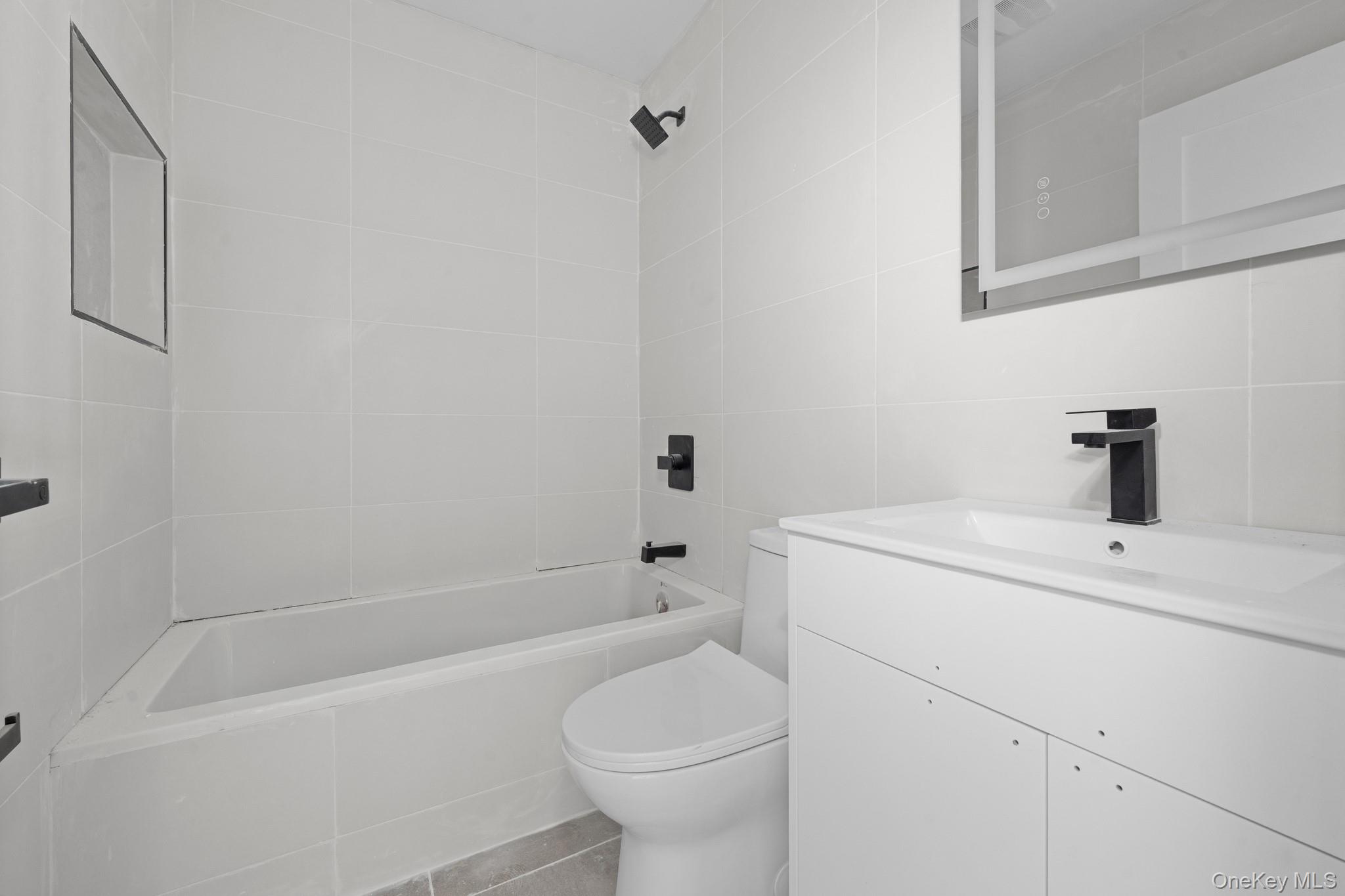 #10 photo, 2215 Seymour Avenue, הברונקס Bronx , NY 10469