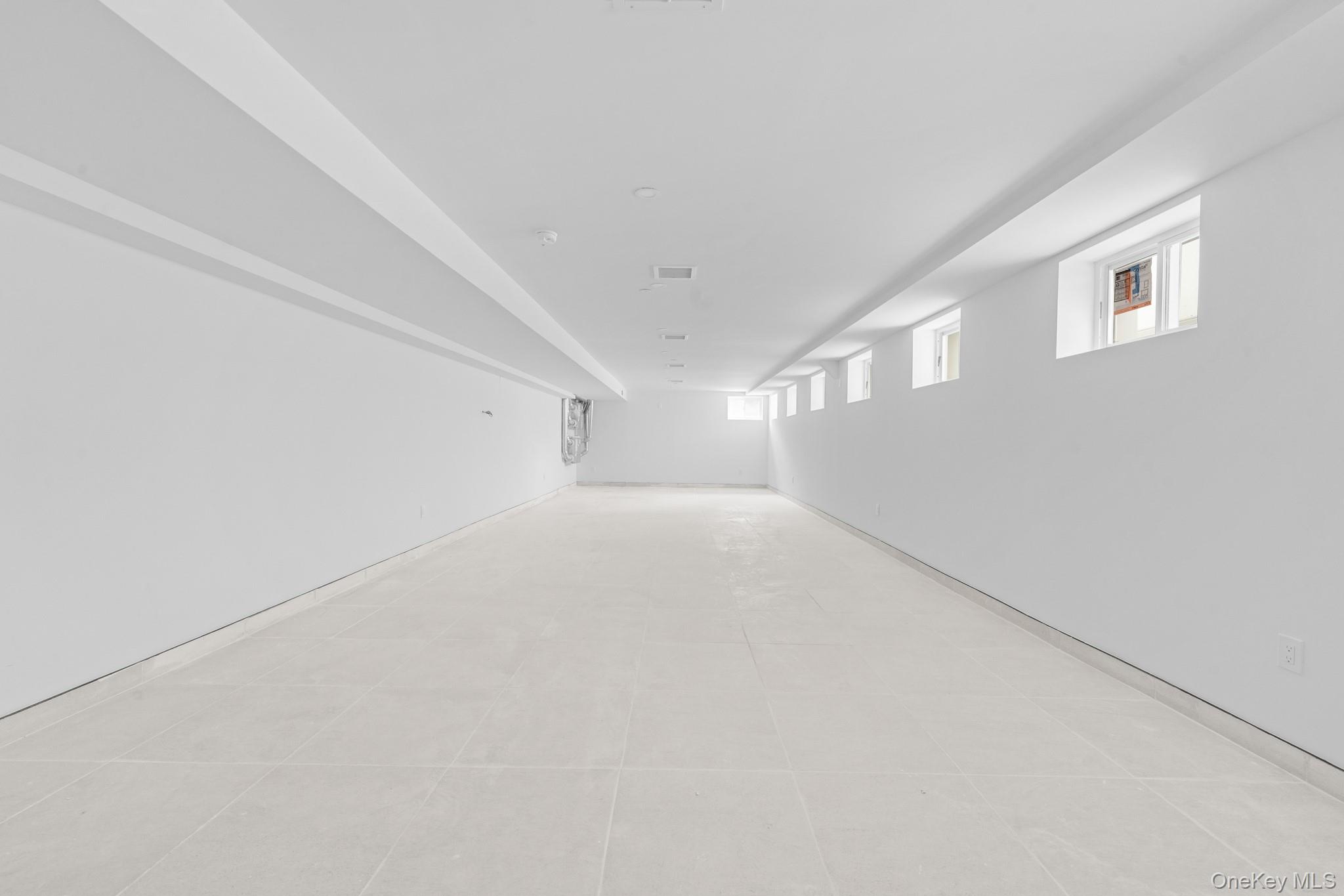 #12 photo, 2215 Seymour Avenue, הברונקס Bronx , NY 10469