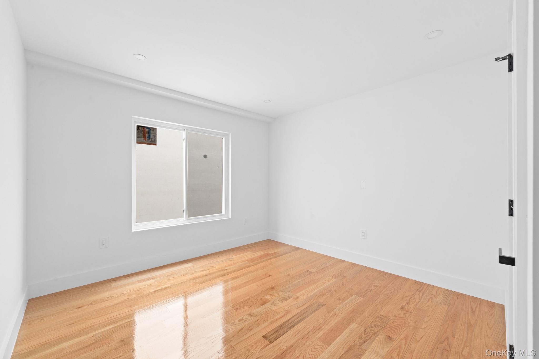 #9 photo, 2215 Seymour Avenue, הברונקס Bronx , NY 10469