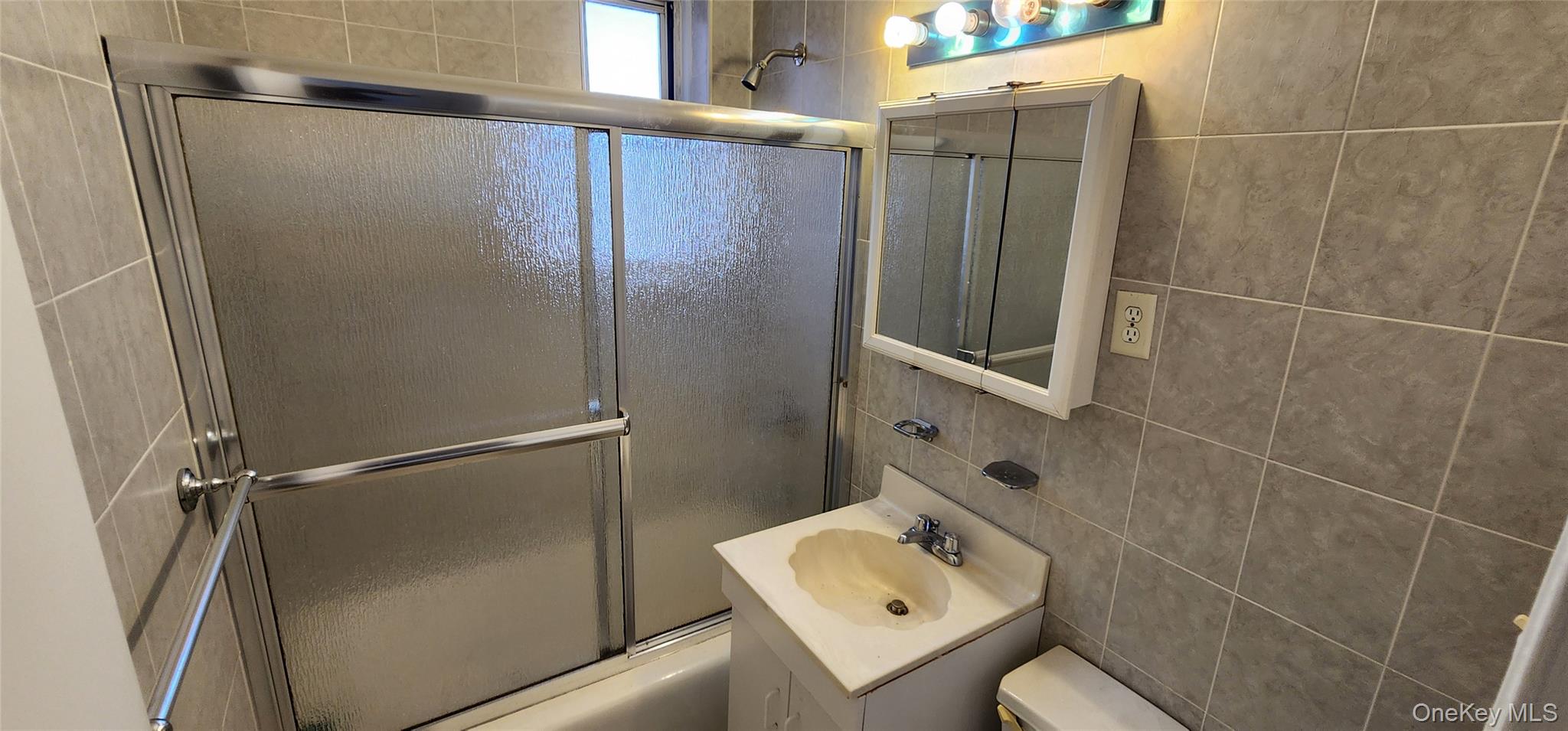 #11 photo, 63-61 Yellowstone Boulevard, 皇后区 Forest Hills , NY 11375