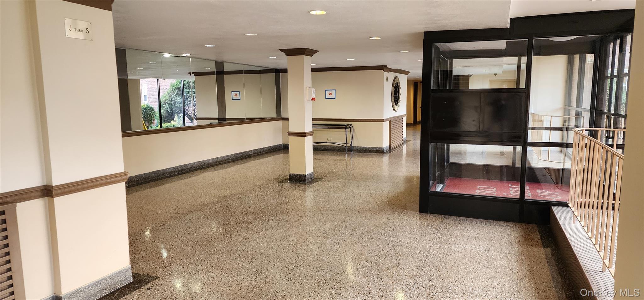 #3 photo, 63-61 Yellowstone Boulevard, 皇后区 Forest Hills , NY 11375