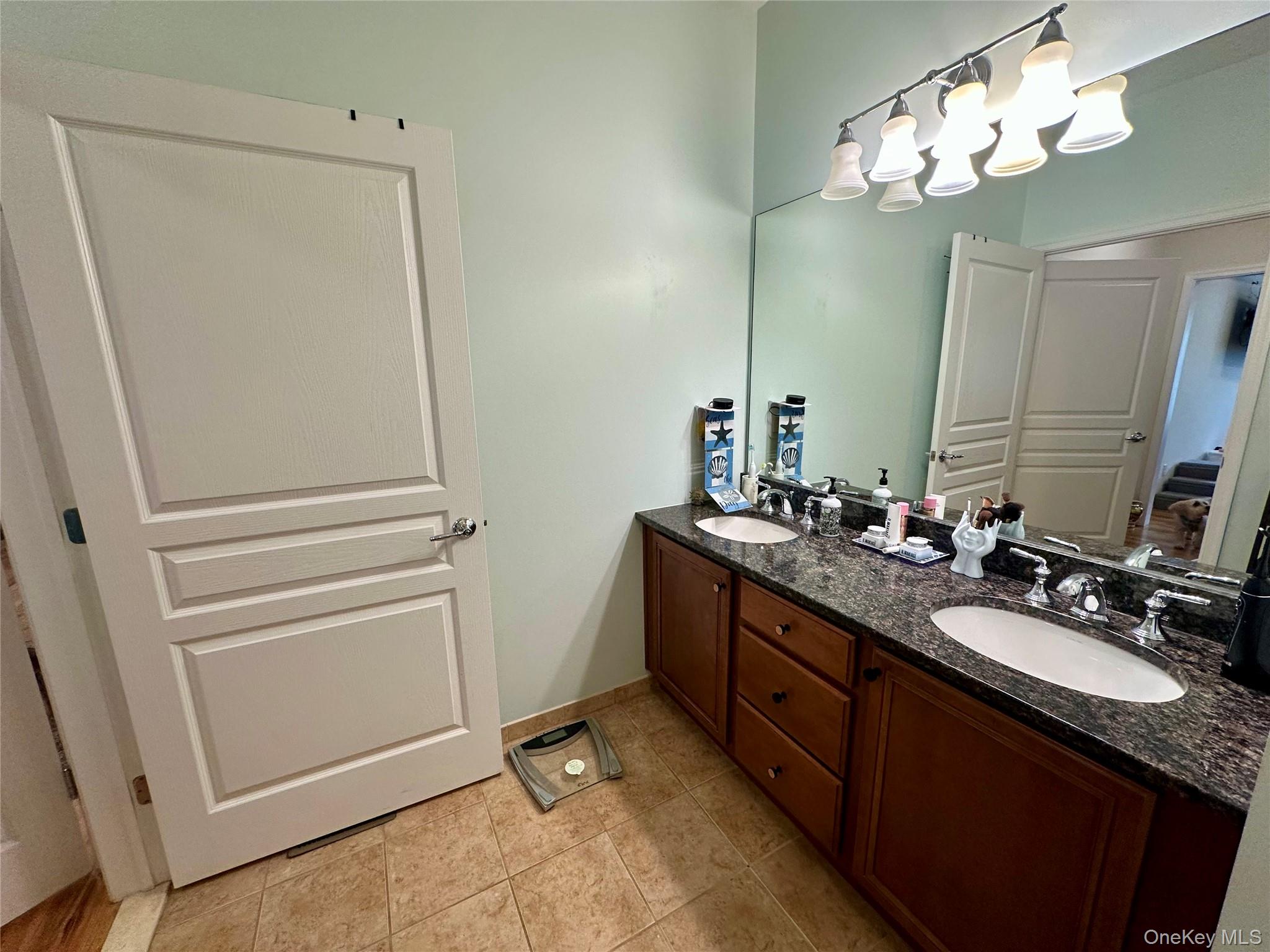 #12 photo, 121 Wildwood Circle, Holtsville , NY 11742