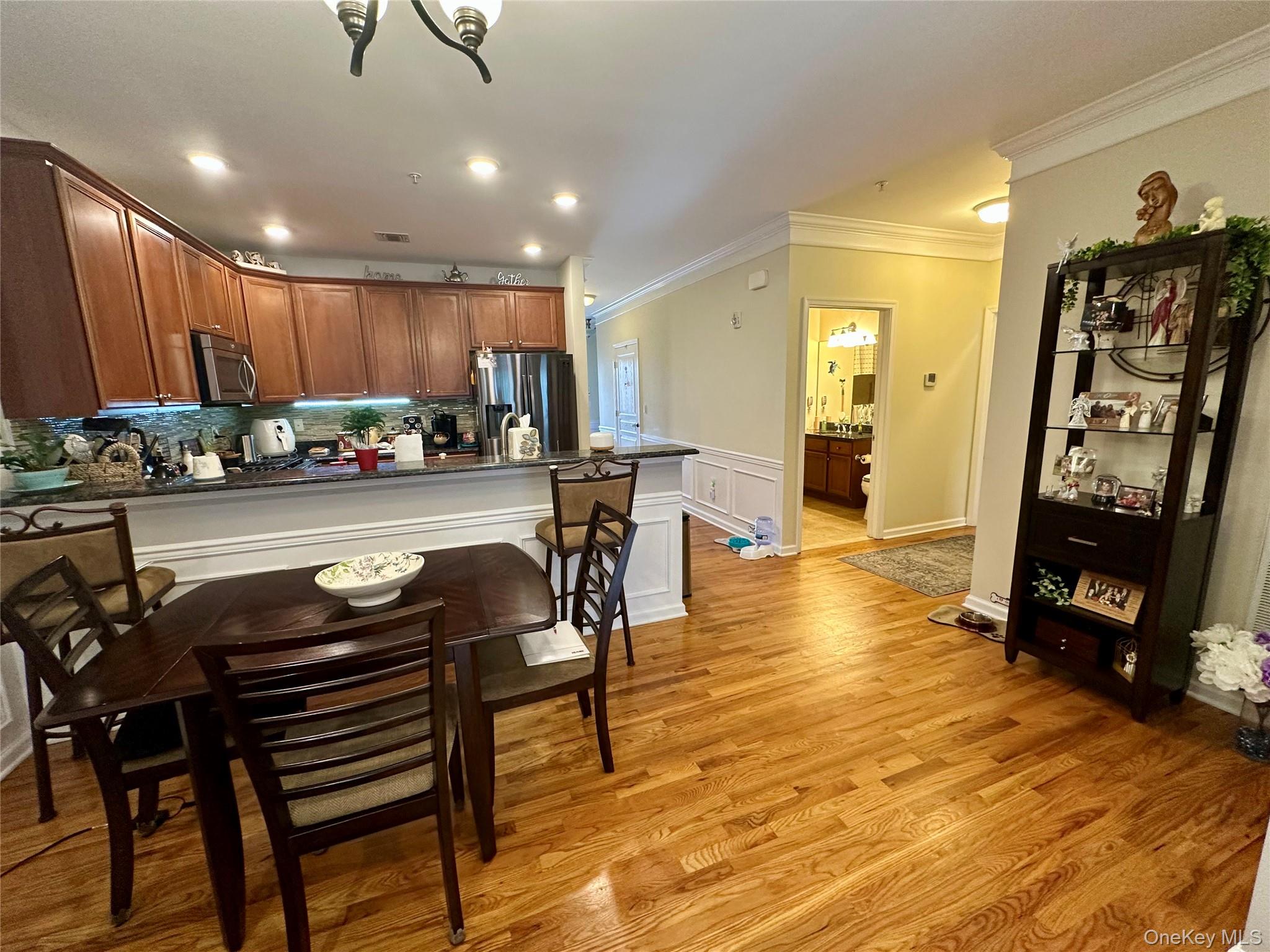 #6 photo, 121 Wildwood Circle, Holtsville , NY 11742