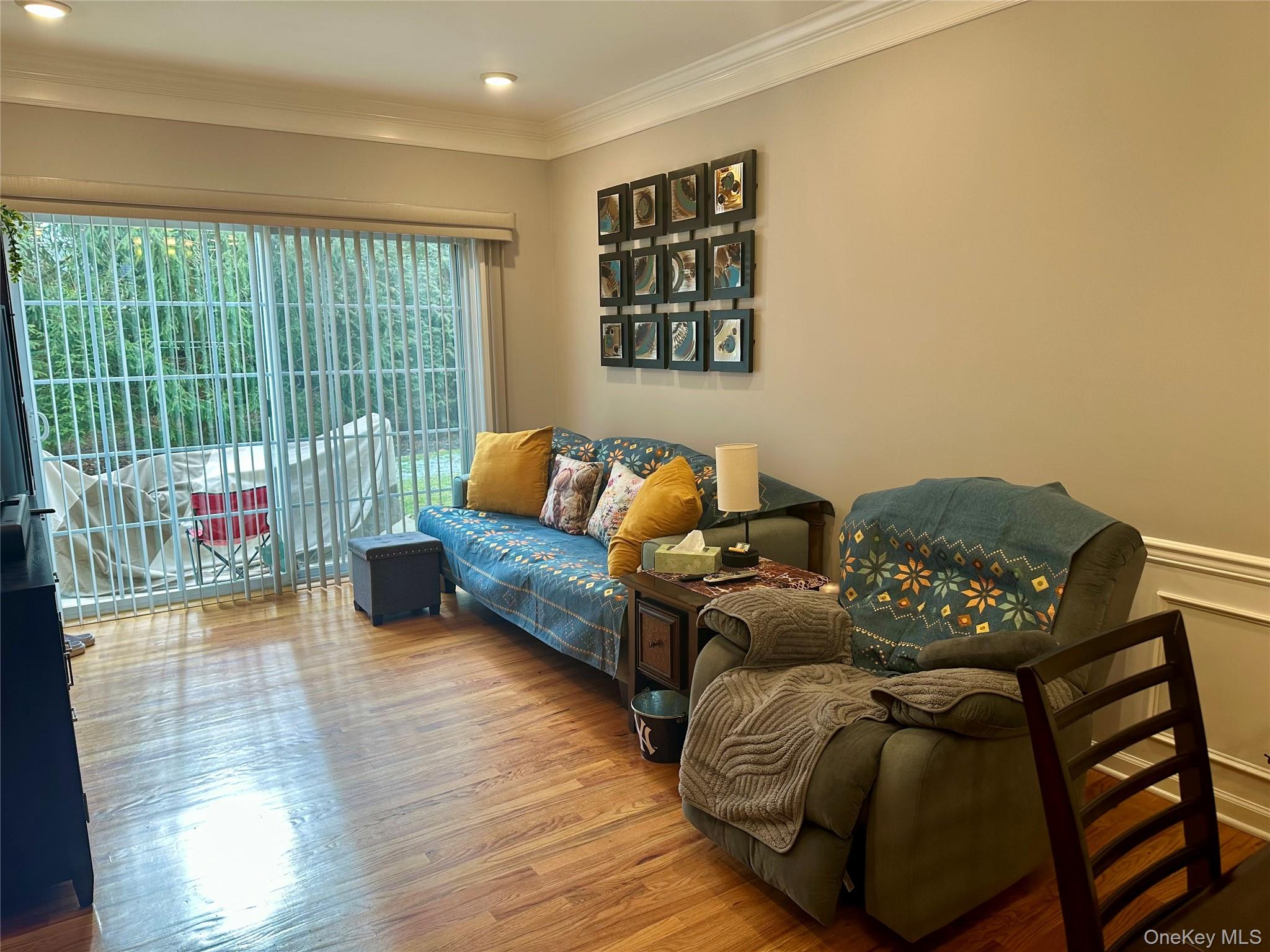 #7 photo, 121 Wildwood Circle, Holtsville , NY 11742