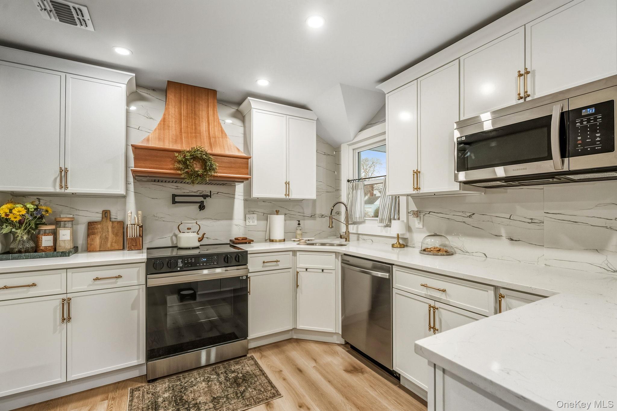 #13 photo, 118 Ketcham Avenue, सफ़ोक काउंटी Patchogue , NY 11772