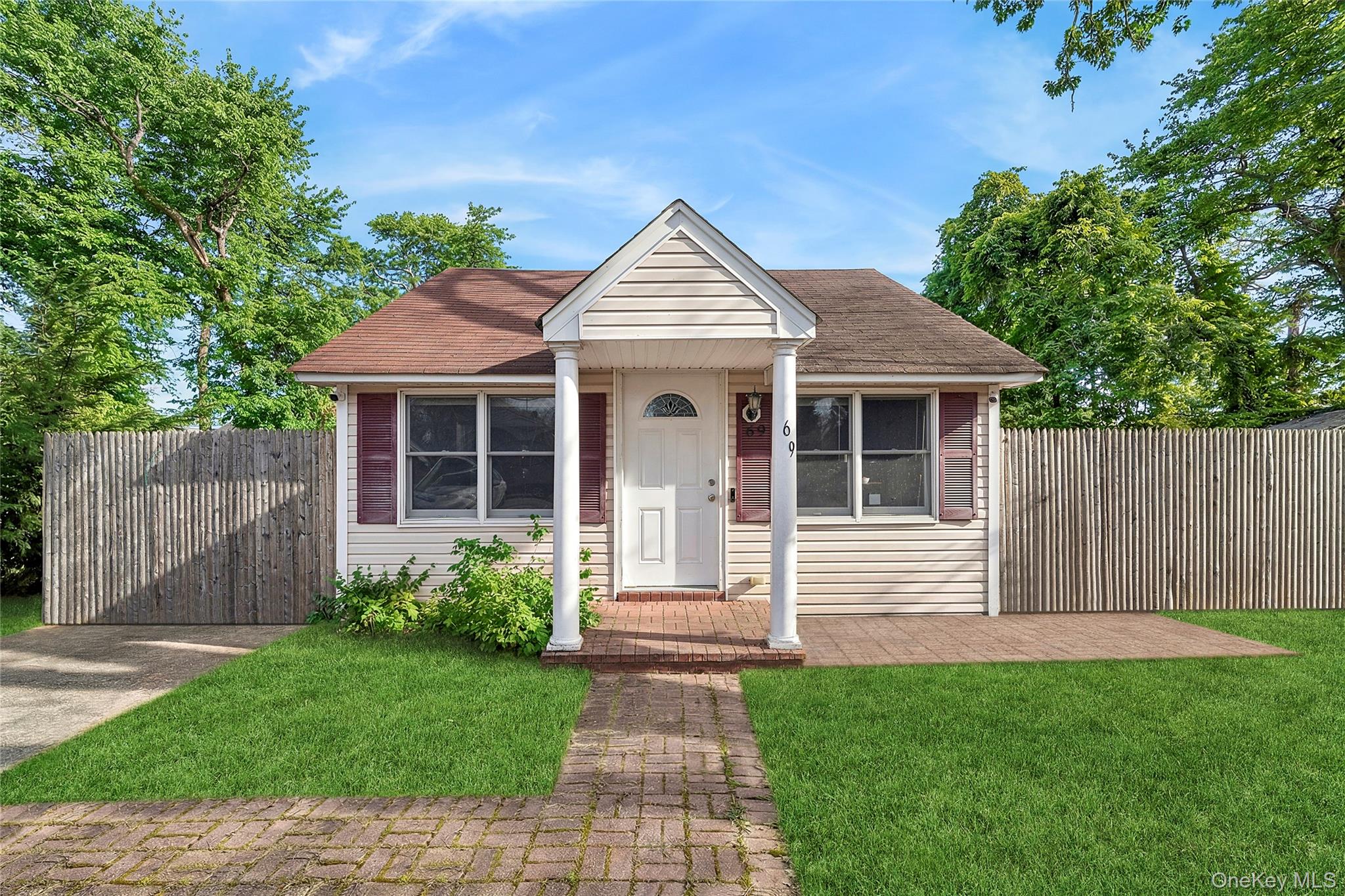 #1 photo, 69 Locust Drive, سوفولك Brookhaven , NY 11951