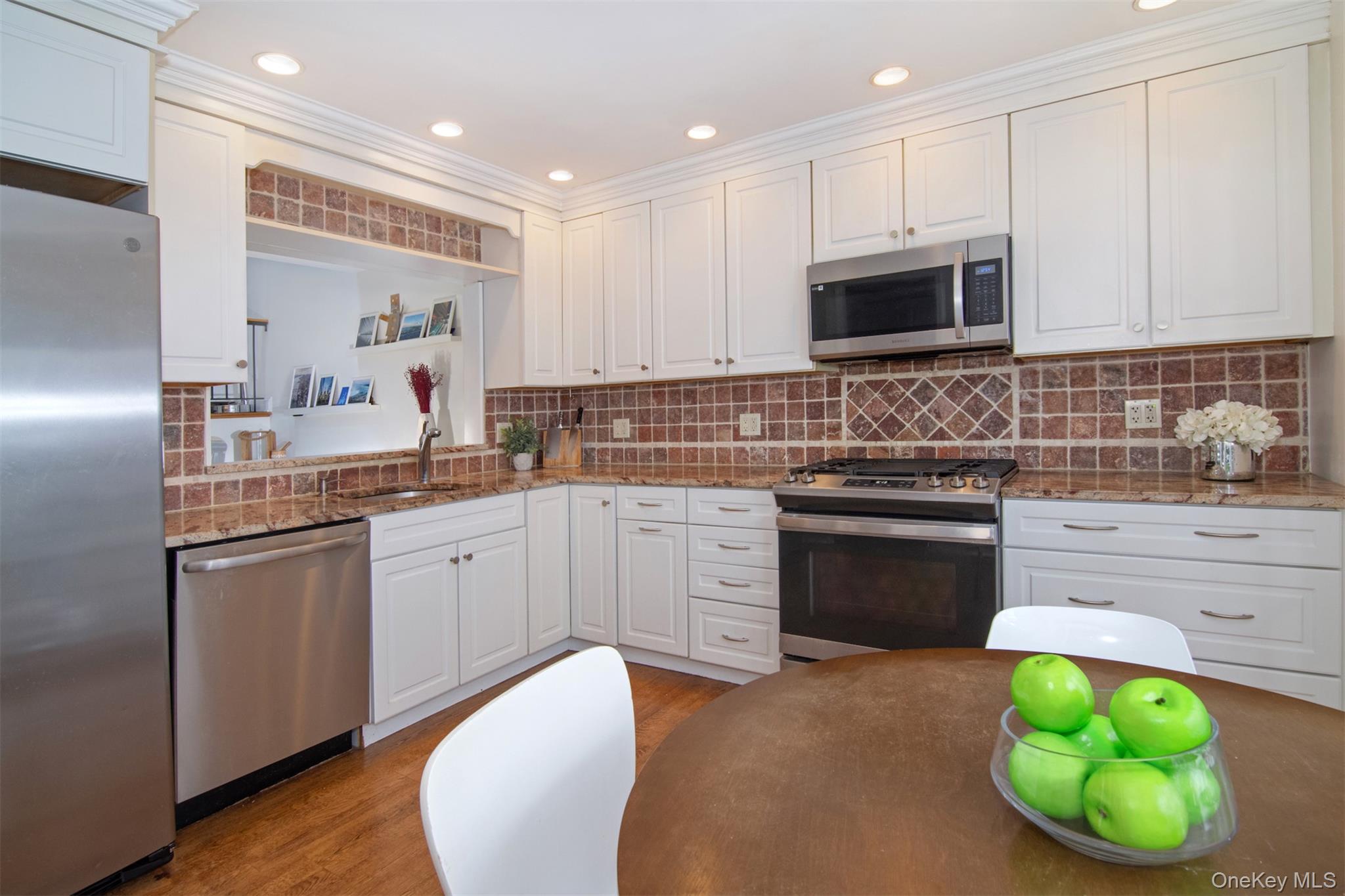 #6 photo, 110 Valleyview Road, Irvington , NY 10533