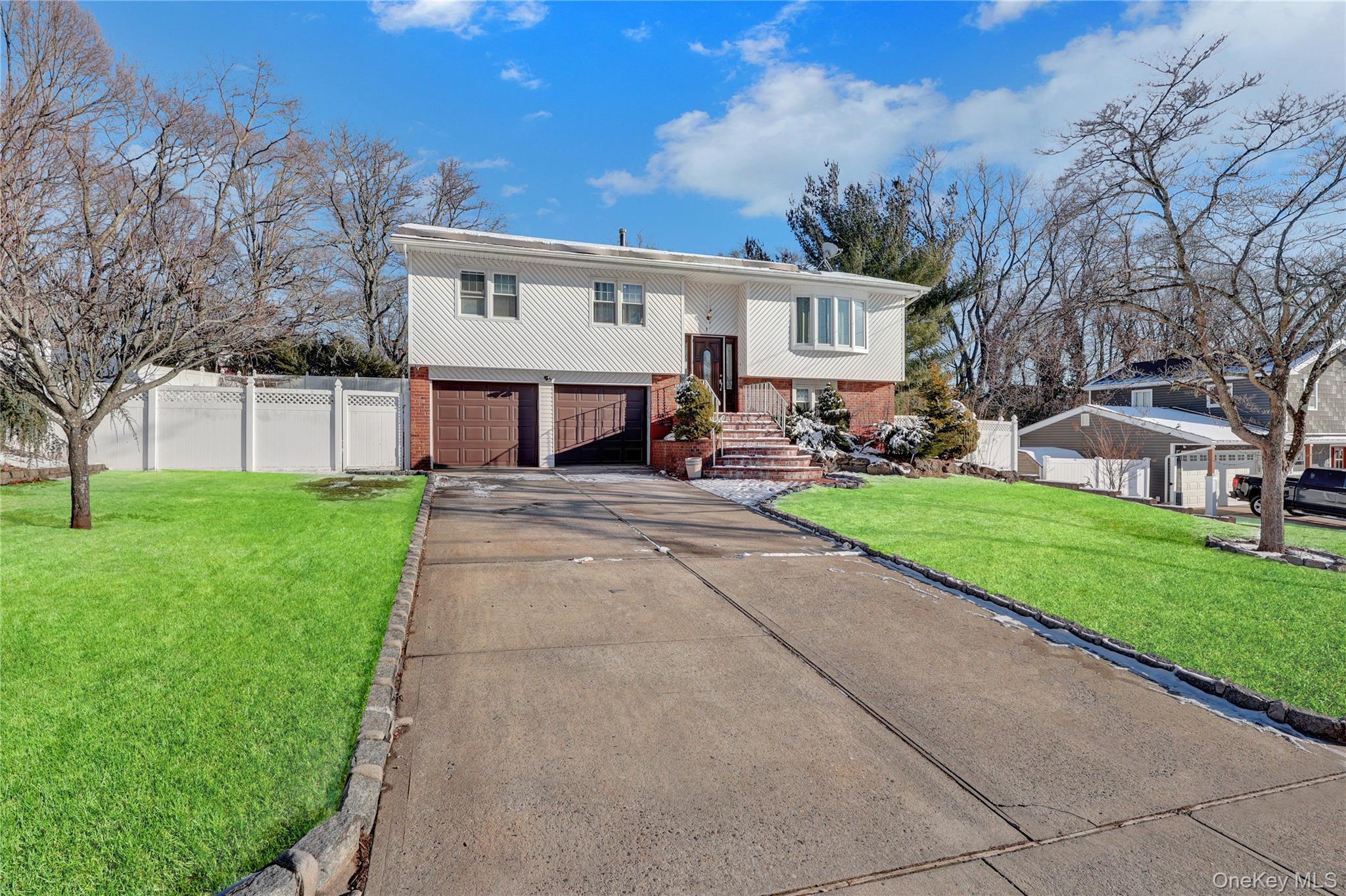 #1 photo, 97 Willow Street, מחוז סאפוק Wyandanch , NY 11798