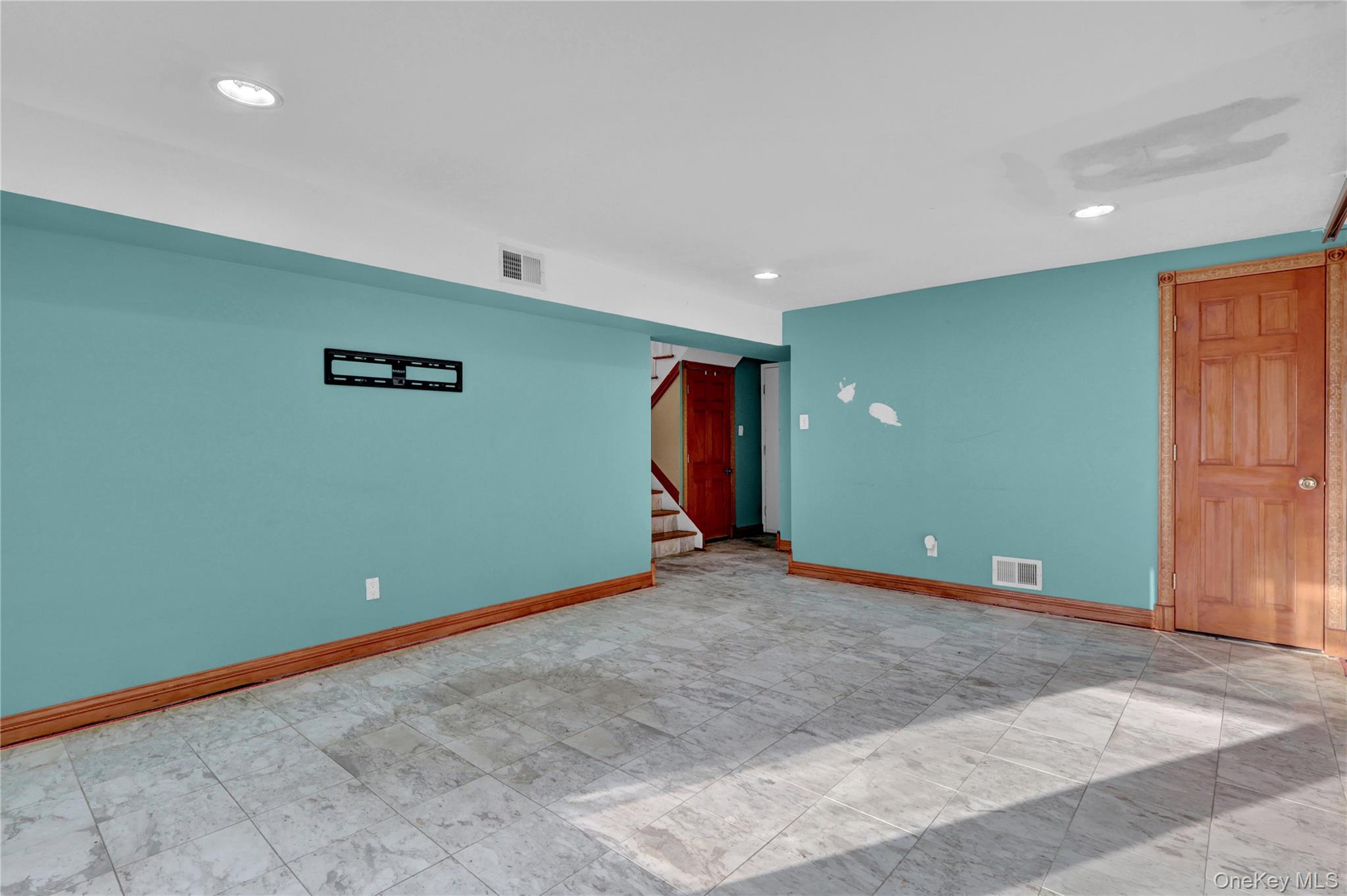 #16 photo, 97 Willow Street, מחוז סאפוק Wyandanch , NY 11798