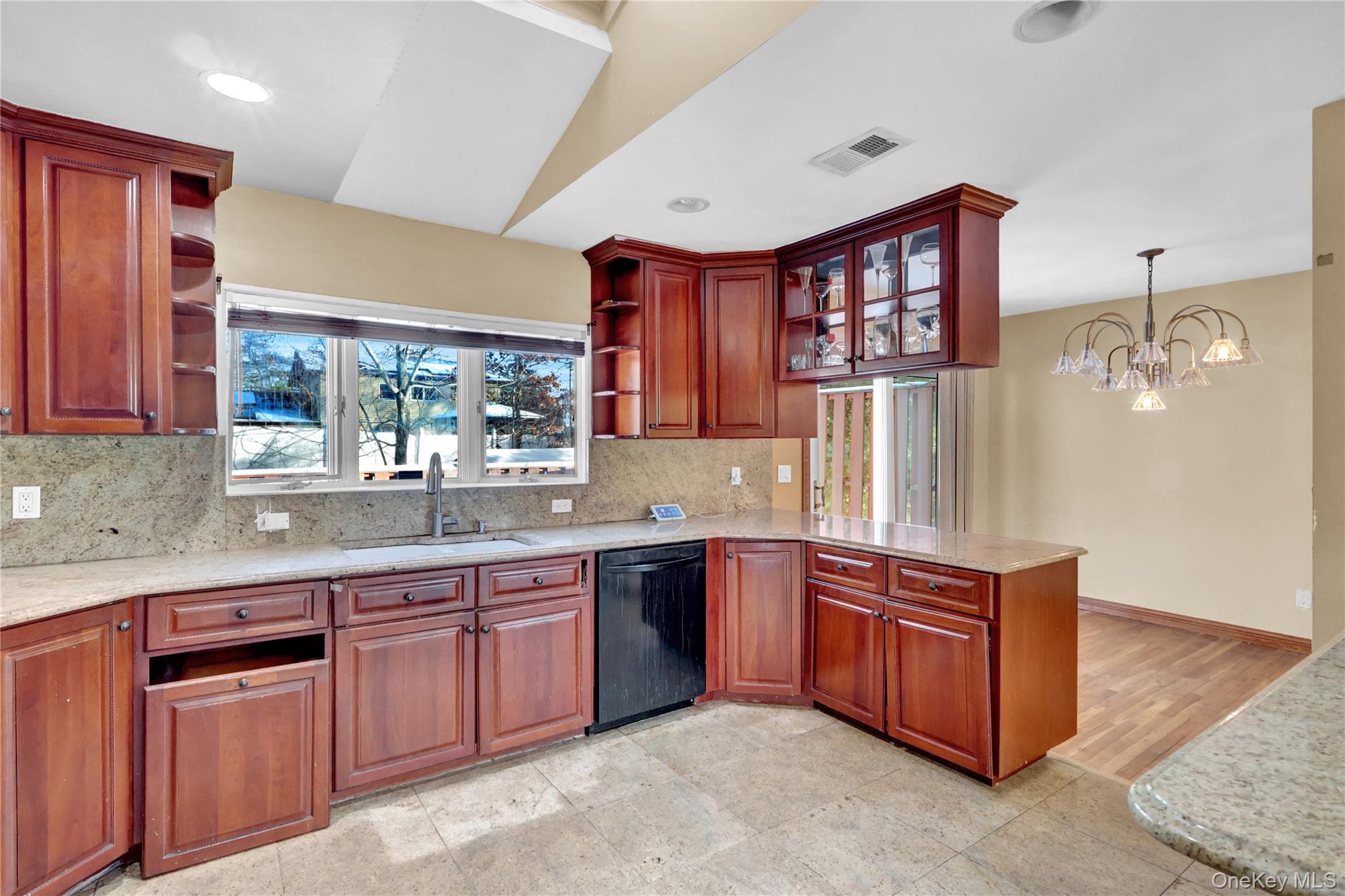 #4 photo, 97 Willow Street, מחוז סאפוק Wyandanch , NY 11798