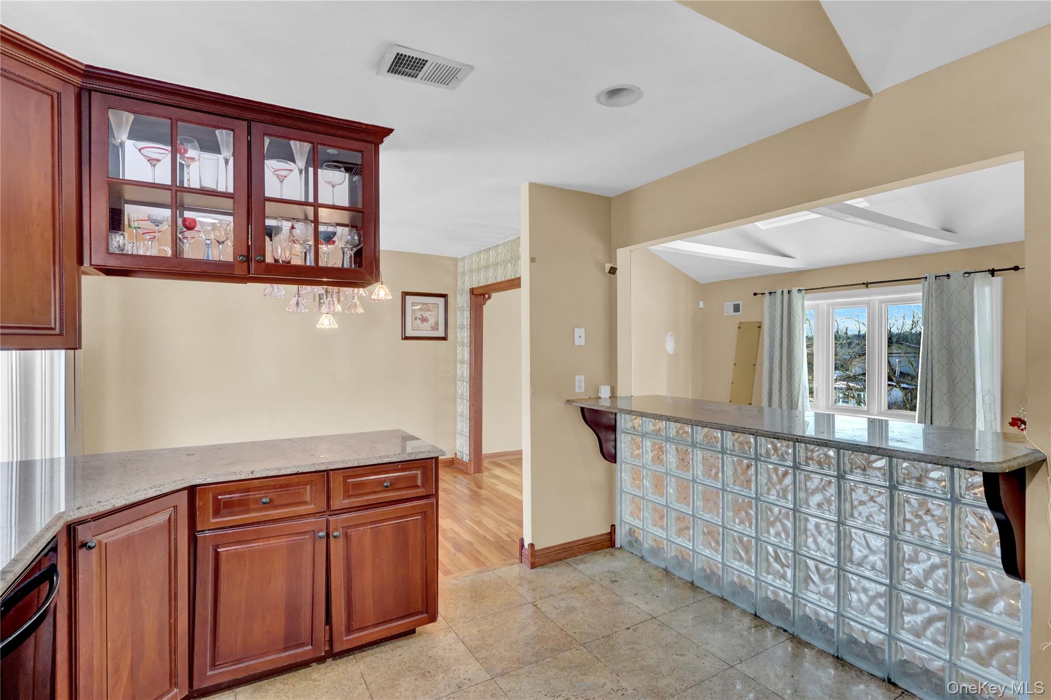 #5 photo, 97 Willow Street, מחוז סאפוק Wyandanch , NY 11798