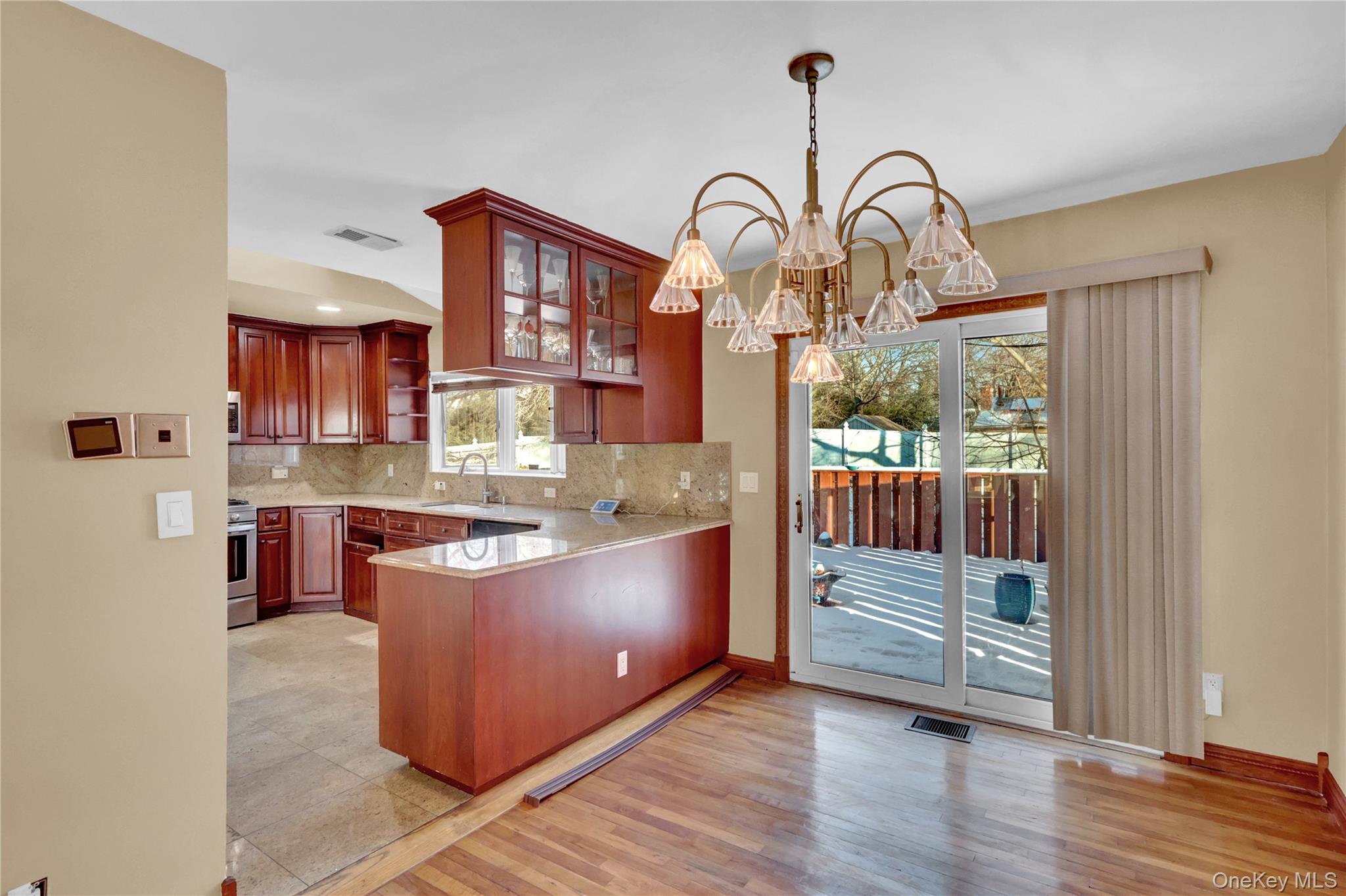 #6 photo, 97 Willow Street, מחוז סאפוק Wyandanch , NY 11798