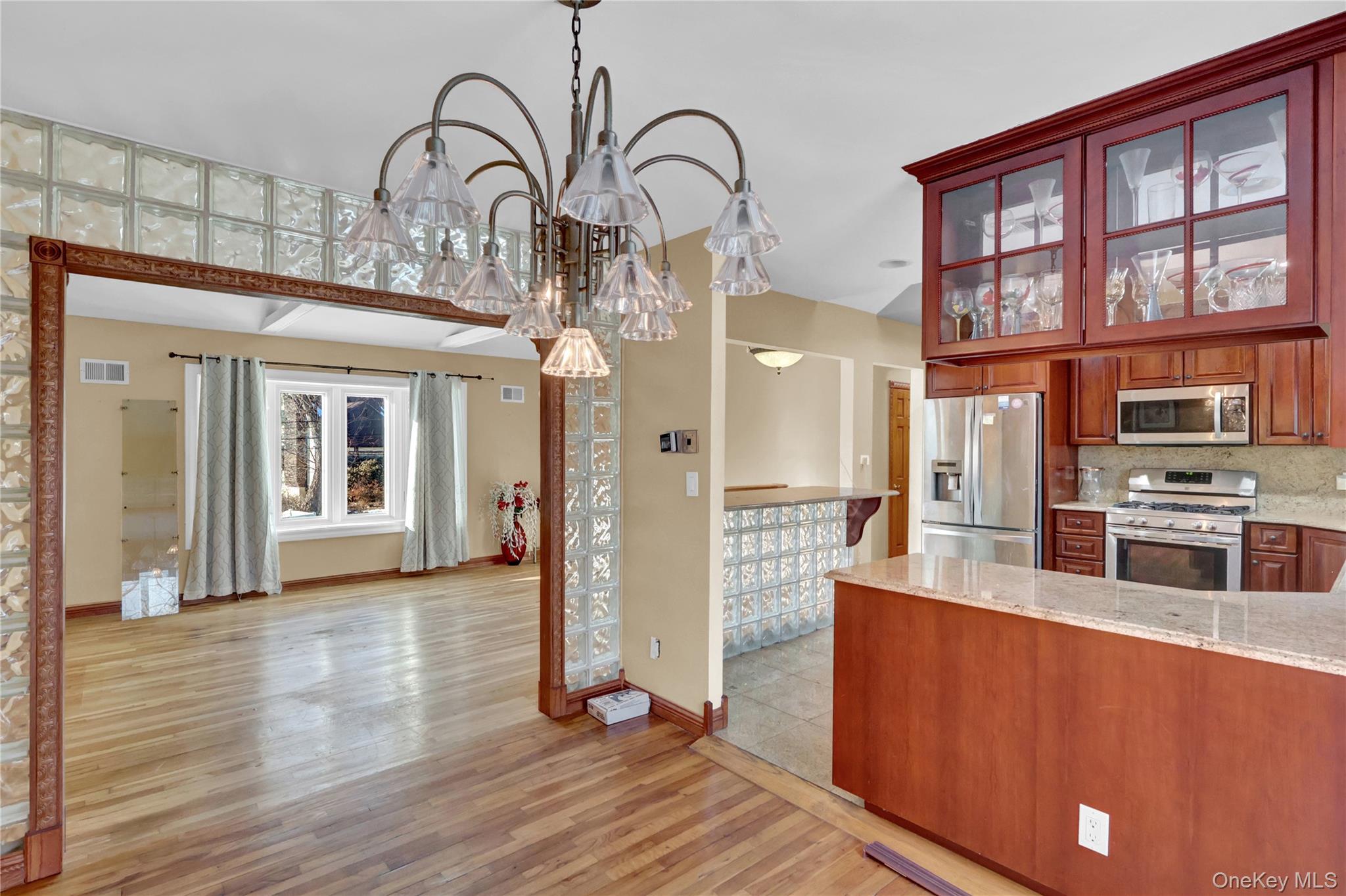 #8 photo, 97 Willow Street, מחוז סאפוק Wyandanch , NY 11798