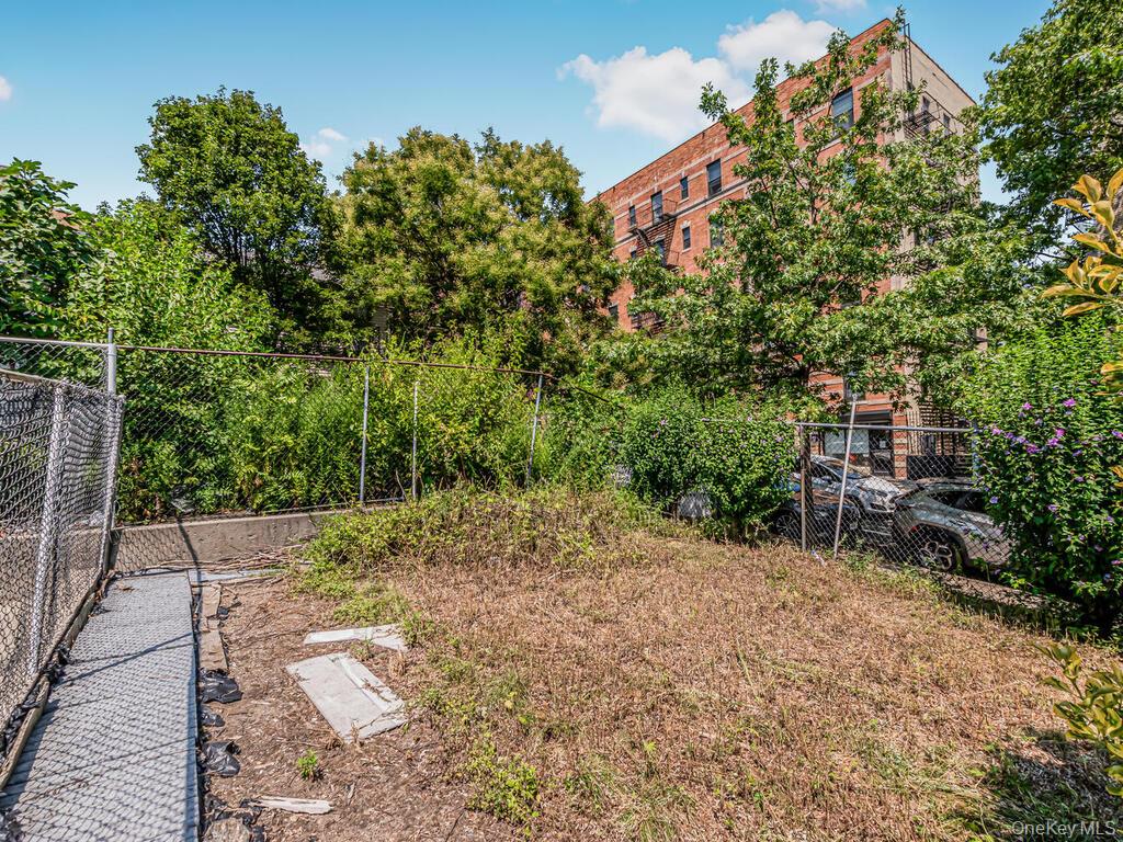 #8 photo, 1567 Longfellow Avenue, Bronx , NY 10460