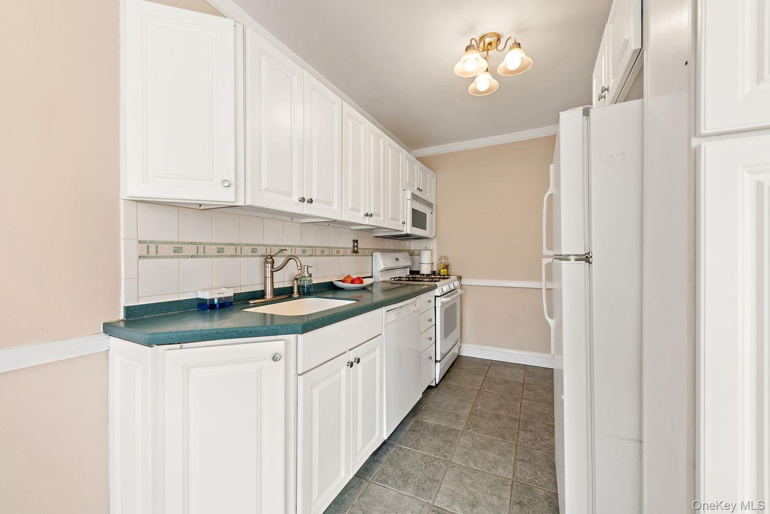 #9 photo, 5730 Mosholu Avenue, Bronx , NY 10471