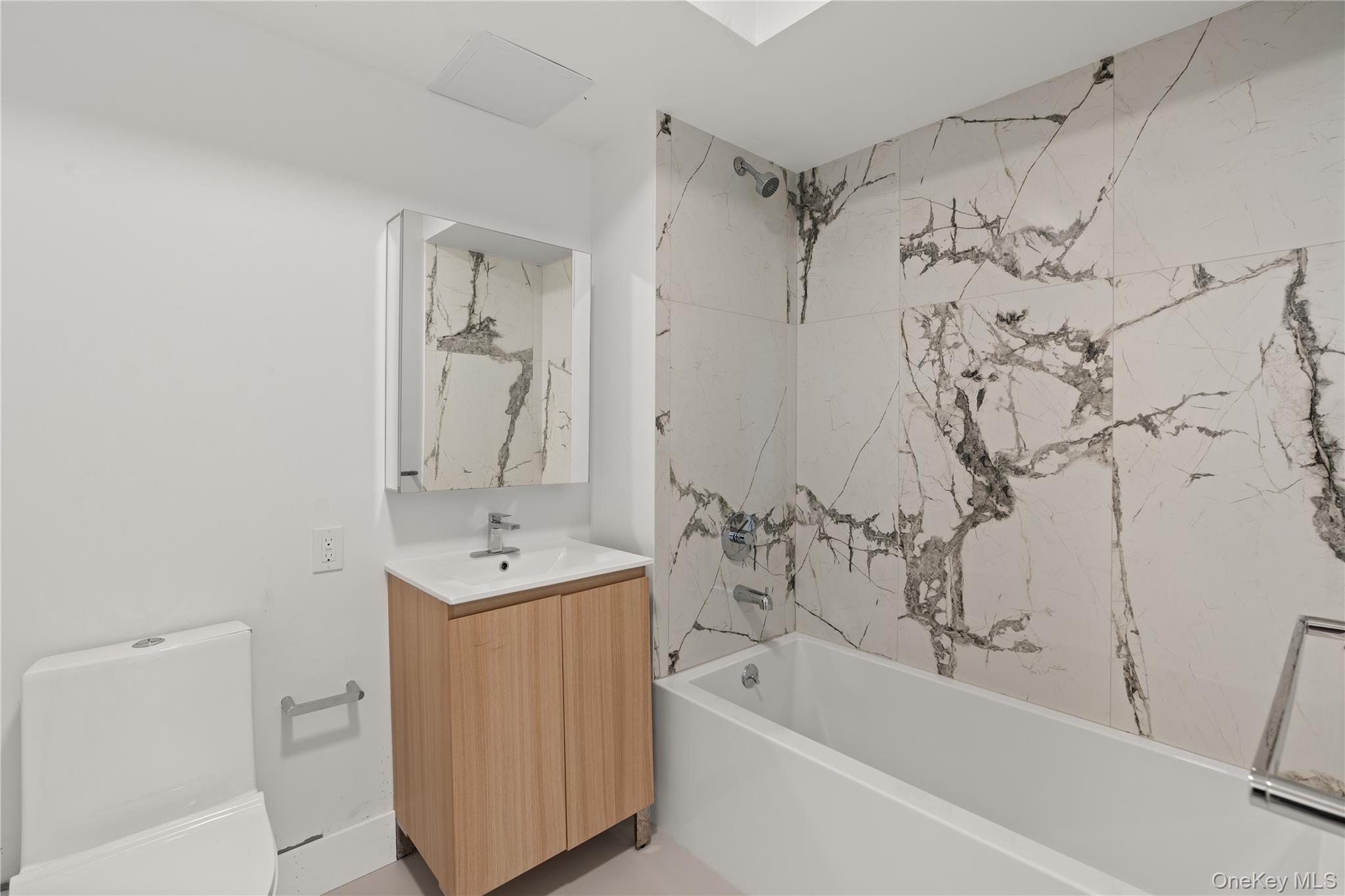 #8 photo, 10 Lyon Place, White Plains , NY 10601