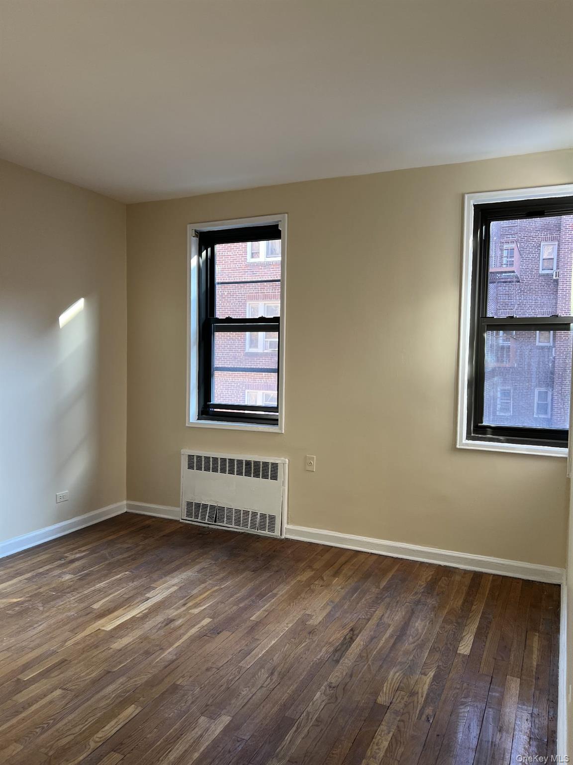 #2 photo, 69-60 108th Street, कुईंस Forest Hills , NY 11375