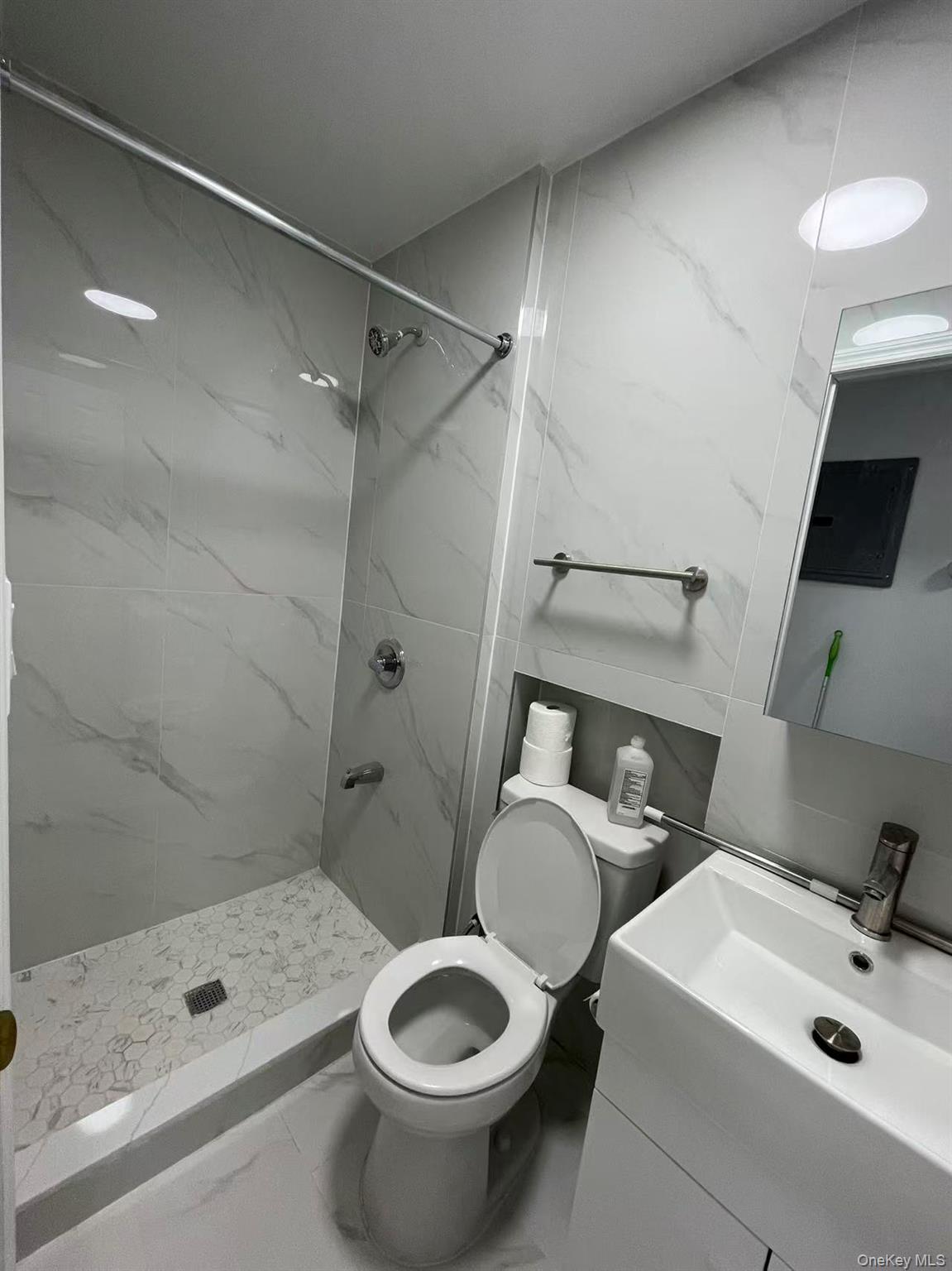 #8 photo, 19801 56th ave, कुईंस Fresh Meadows , NY 11365