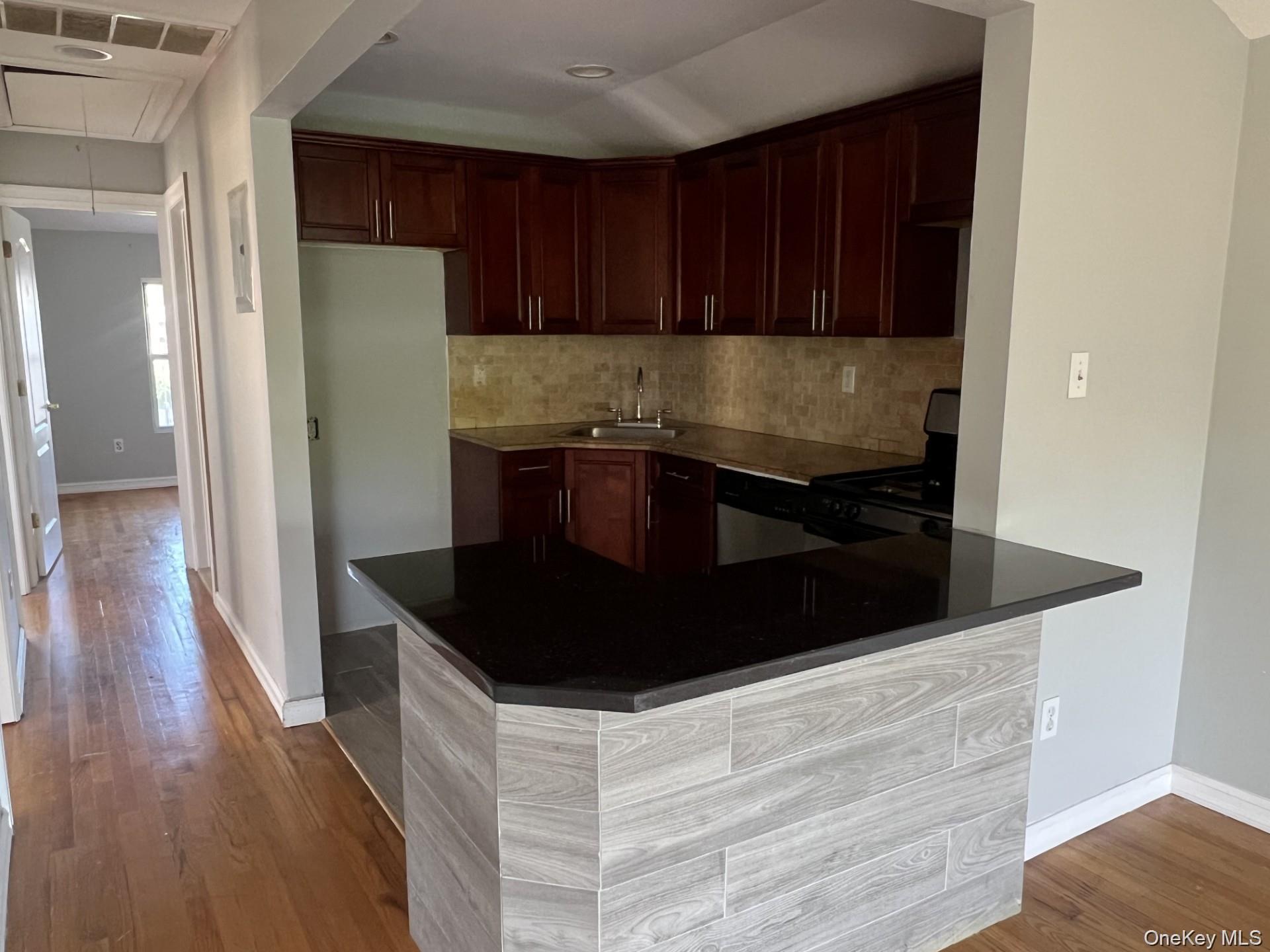 #4 photo, 61-31 136th Street, Flushing , NY 11367