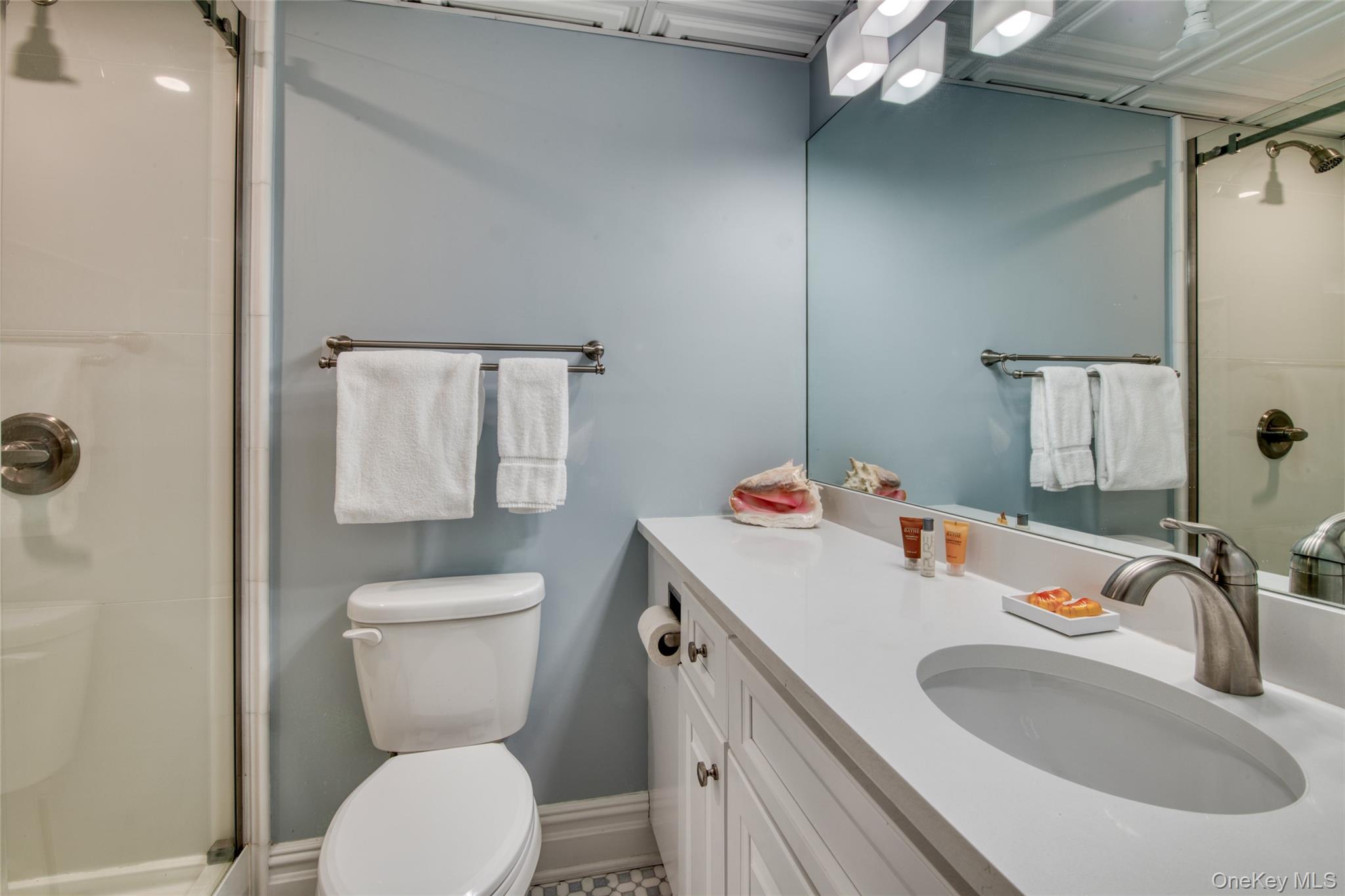 #8 photo, 236 Edgemere Street, מחוז סאפוק Montauk , NY 11954