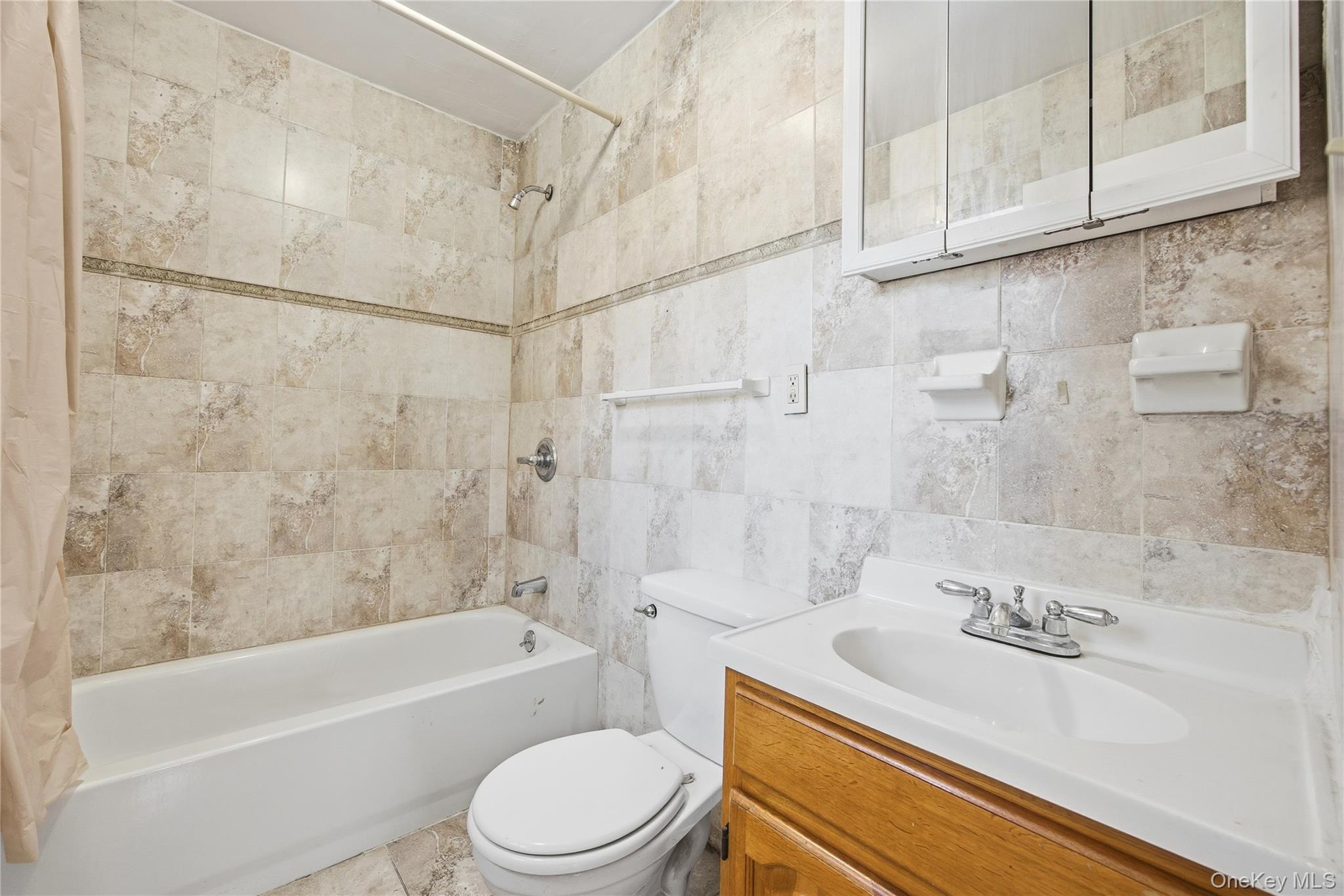 #8 photo, 13410 Farmers Boulevard, קווינס Jamaica , NY 11434