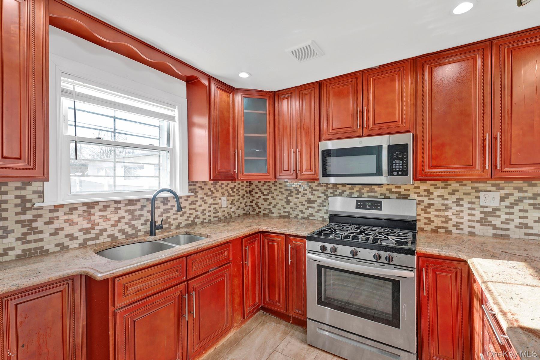 #2 photo, 16418 109th Drive, 뉴욕퀸즈 Jamaica , NY 11433