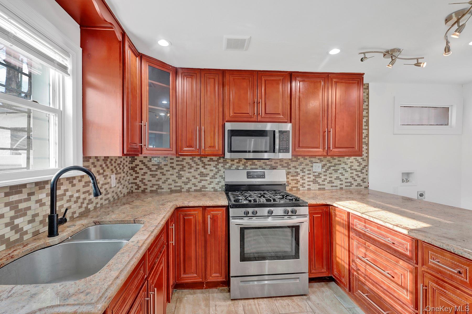 #3 photo, 16418 109th Drive, 뉴욕퀸즈 Jamaica , NY 11433