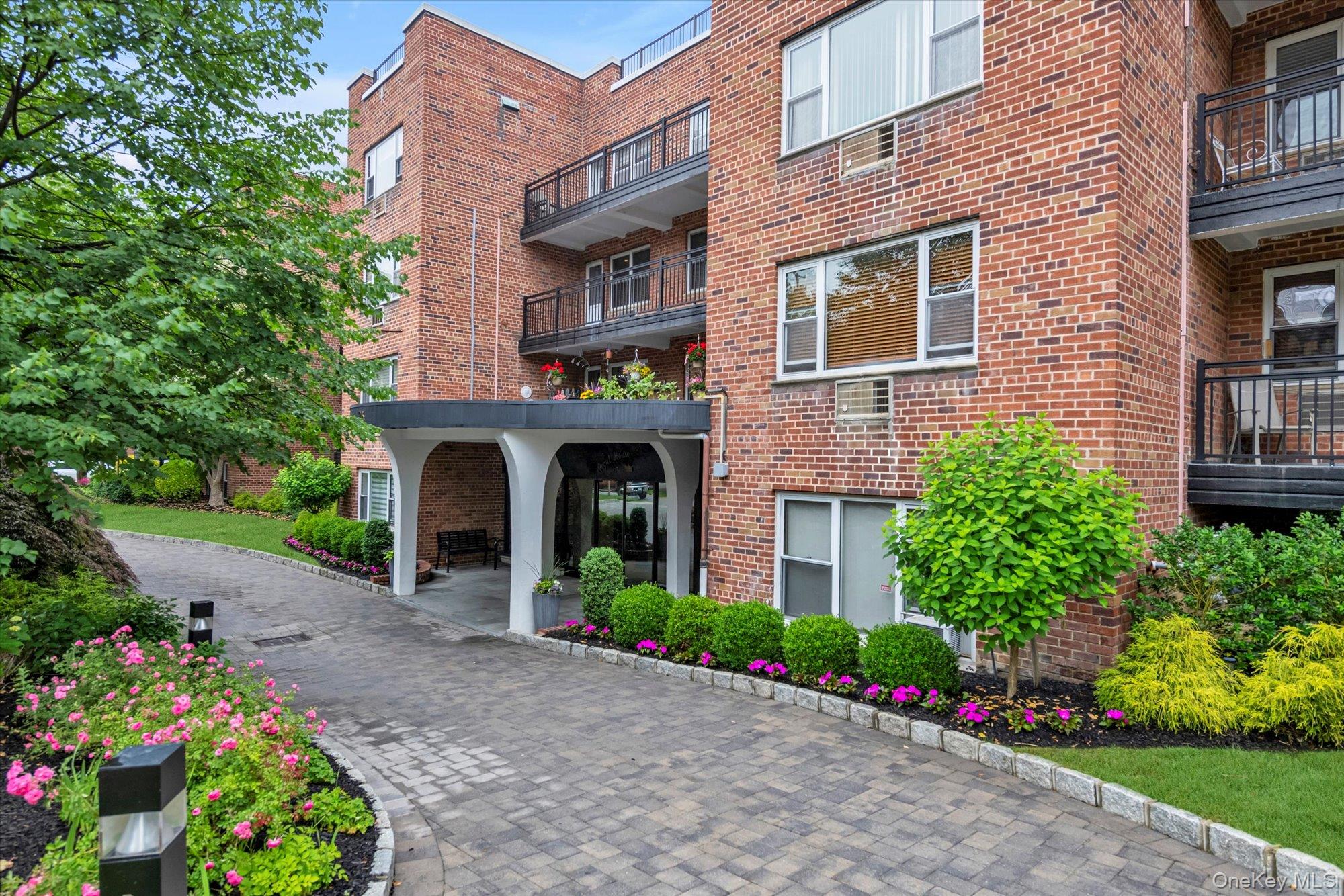 #1 photo, 25 Chapel Place, Нассау ‖ Great Neck , NY 11021