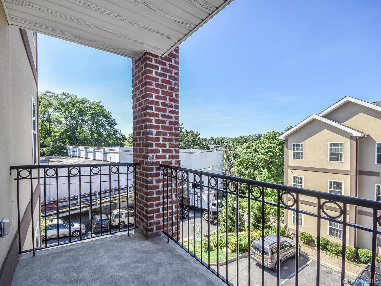 #15 photo, 400 Carney Street, नासाउ काउंटी Glen Cove , NY 11542