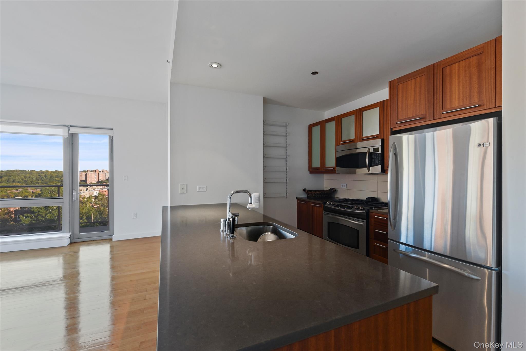 #7 photo, 460 W 236th Street, Bronx , NY 10463