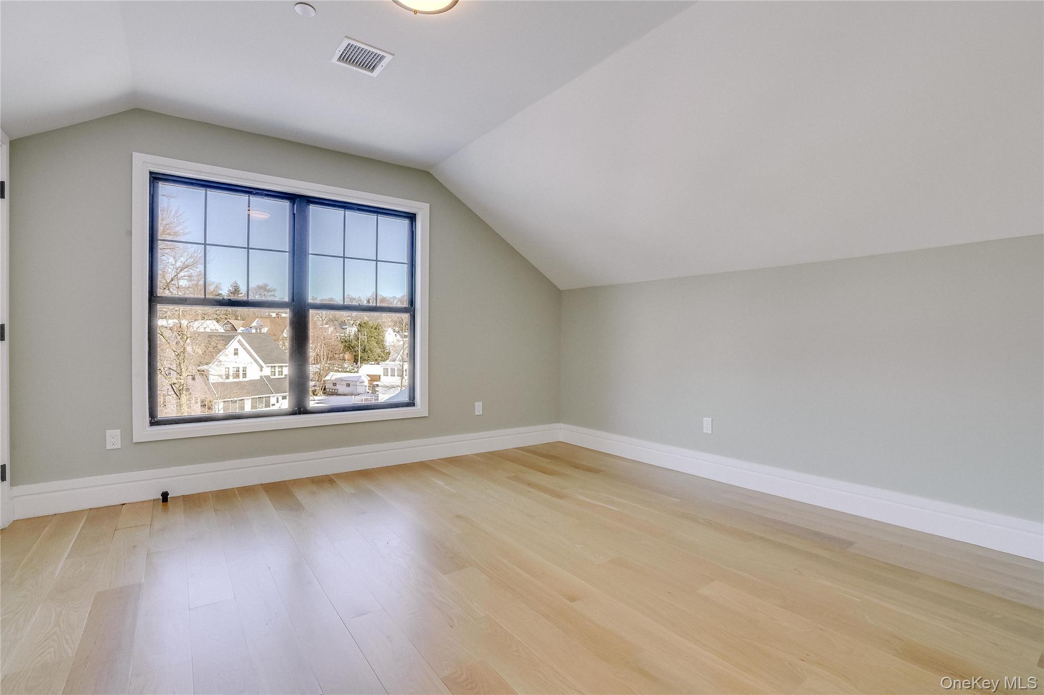 #19 photo, 80 Brookdale Avenue, New Rochelle , NY 10801