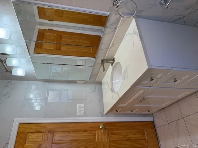 #7 photo, 166-19 25th Avenue, कुईंस Whitestone , NY 11357