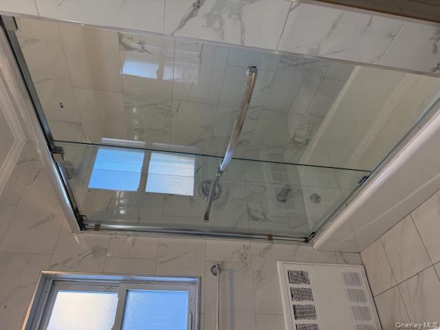 #8 photo, 166-19 25th Avenue, कुईंस Whitestone , NY 11357