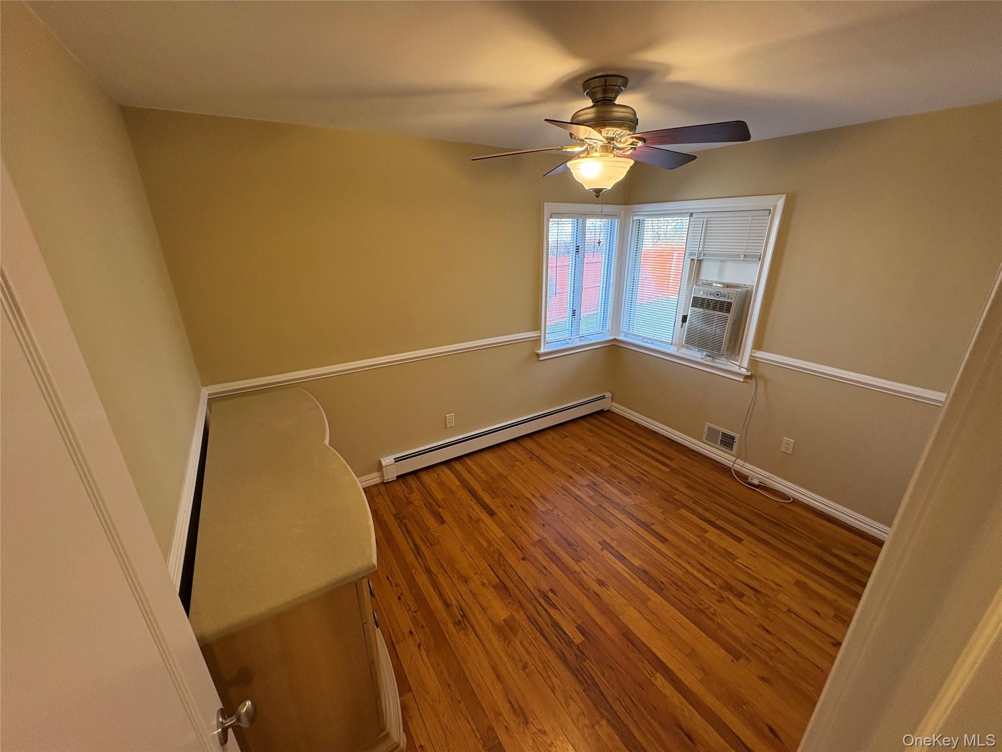 #2 photo, 70 Hunter Lane, Саффолк ‖ Centereach , NY 11720