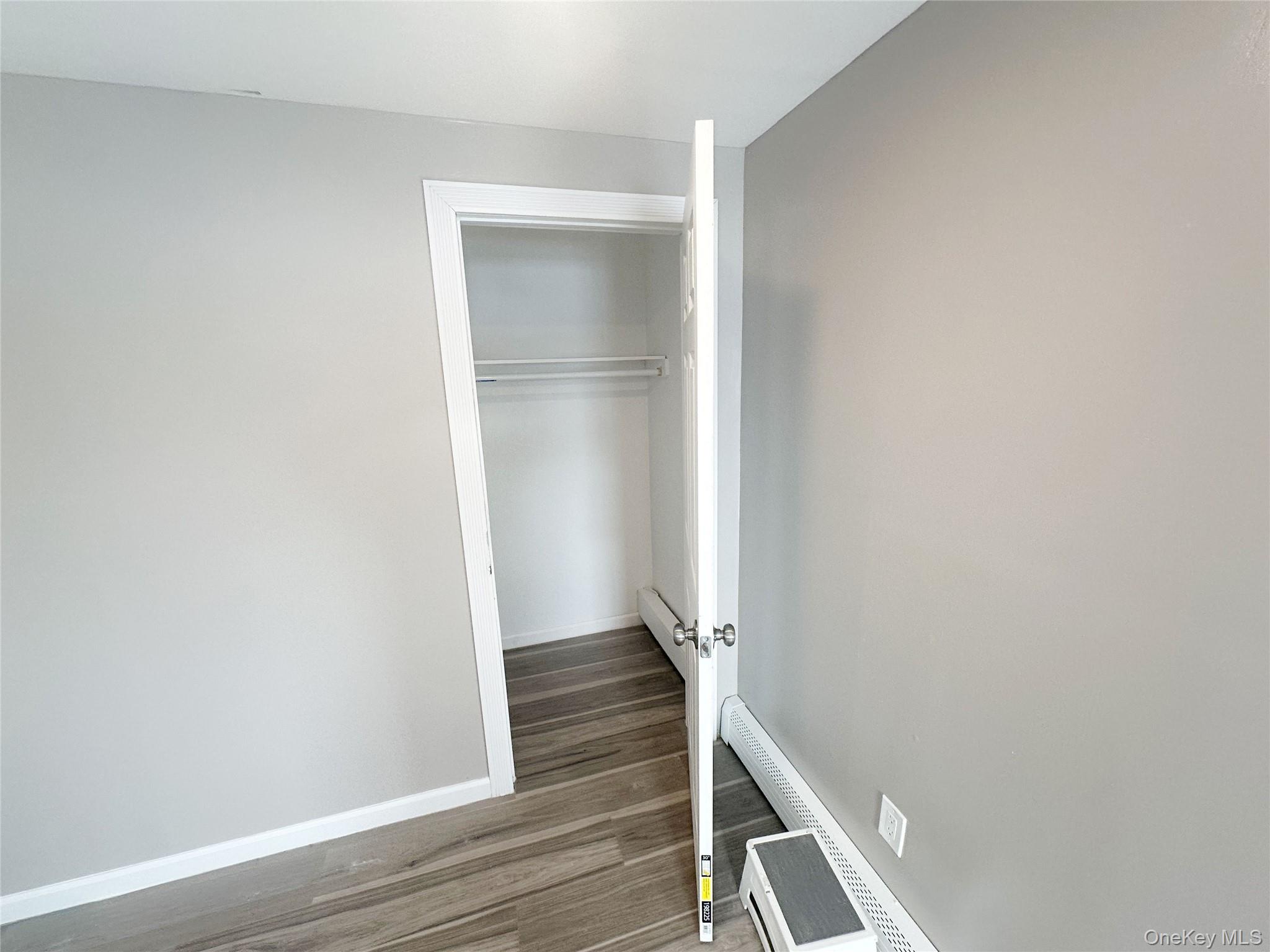 #11 photo, 15 Mida Court, 東長島 West Babylon , NY 11704