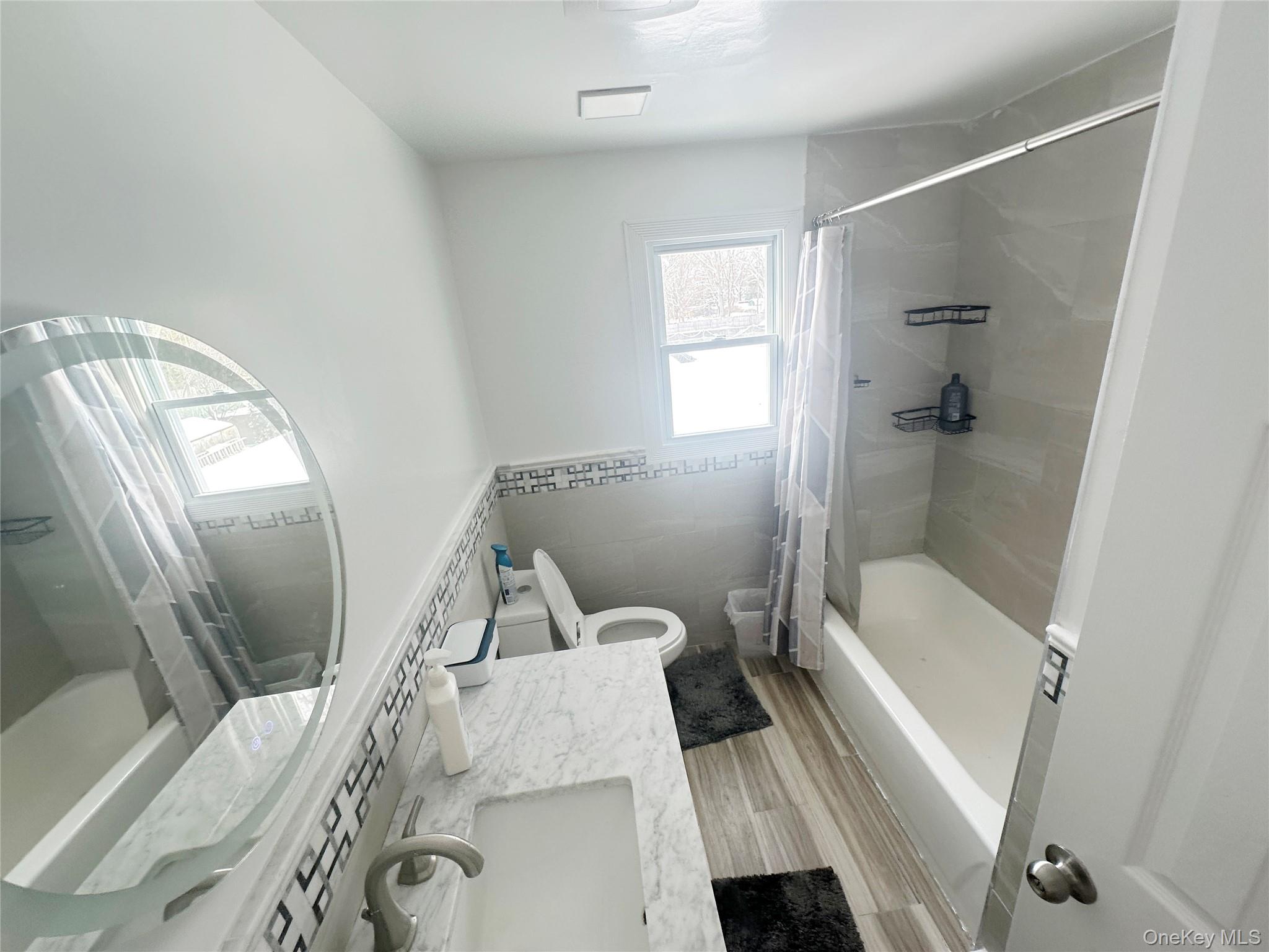 #12 photo, 15 Mida Court, 東長島 West Babylon , NY 11704