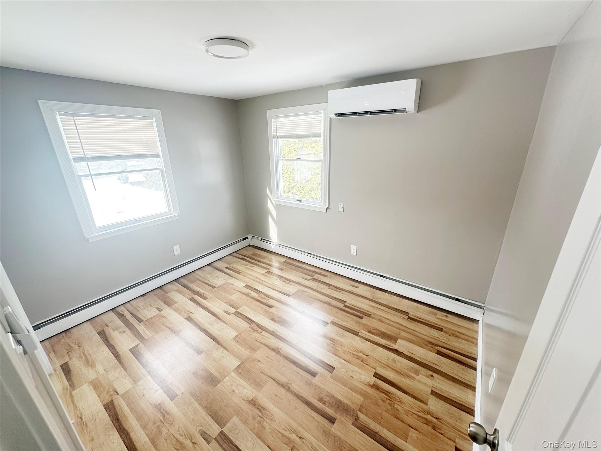 #14 photo, 15 Mida Court, 東長島 West Babylon , NY 11704