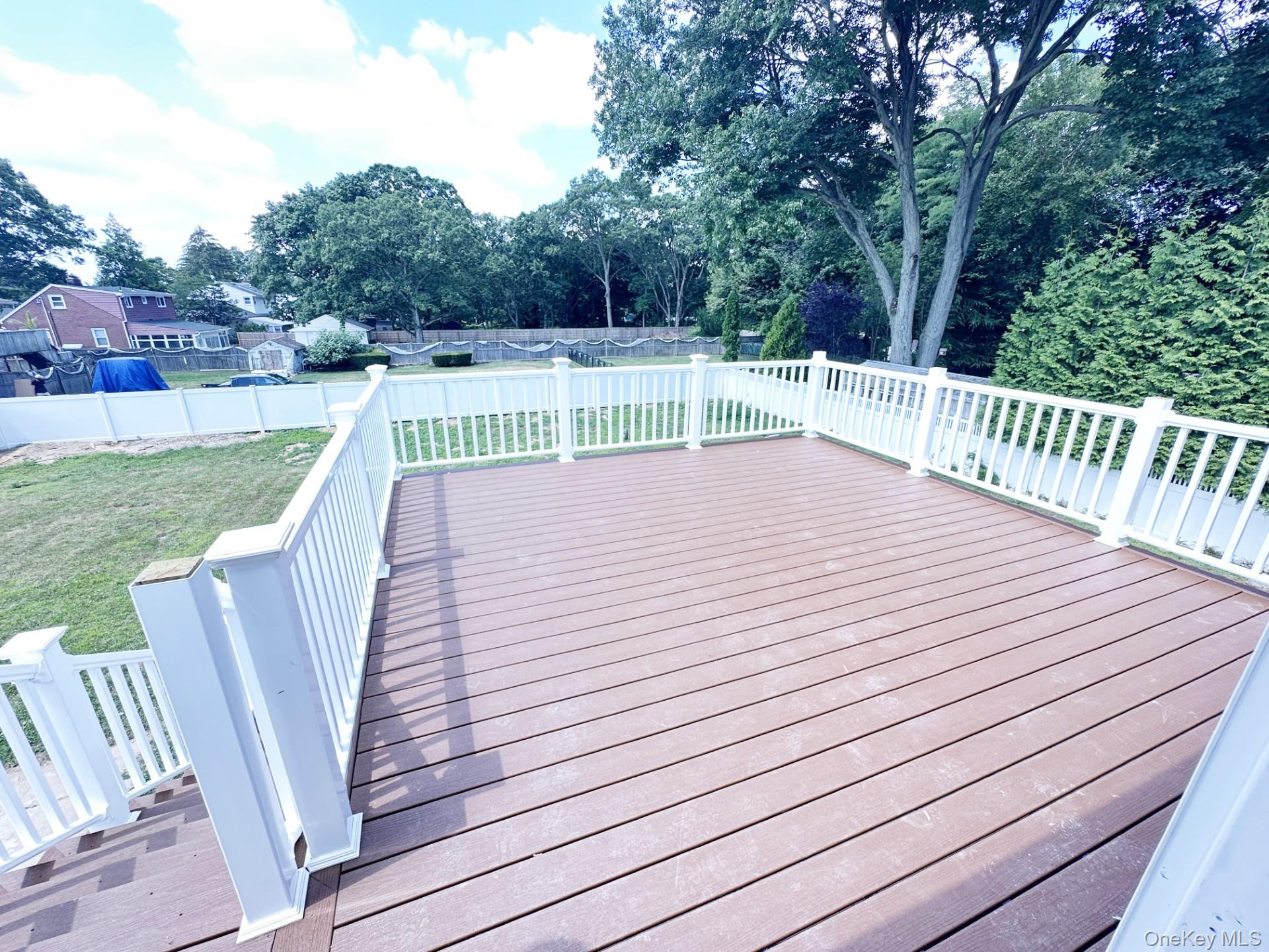 #18 photo, 15 Mida Court, سوفولك West Babylon , NY 11704