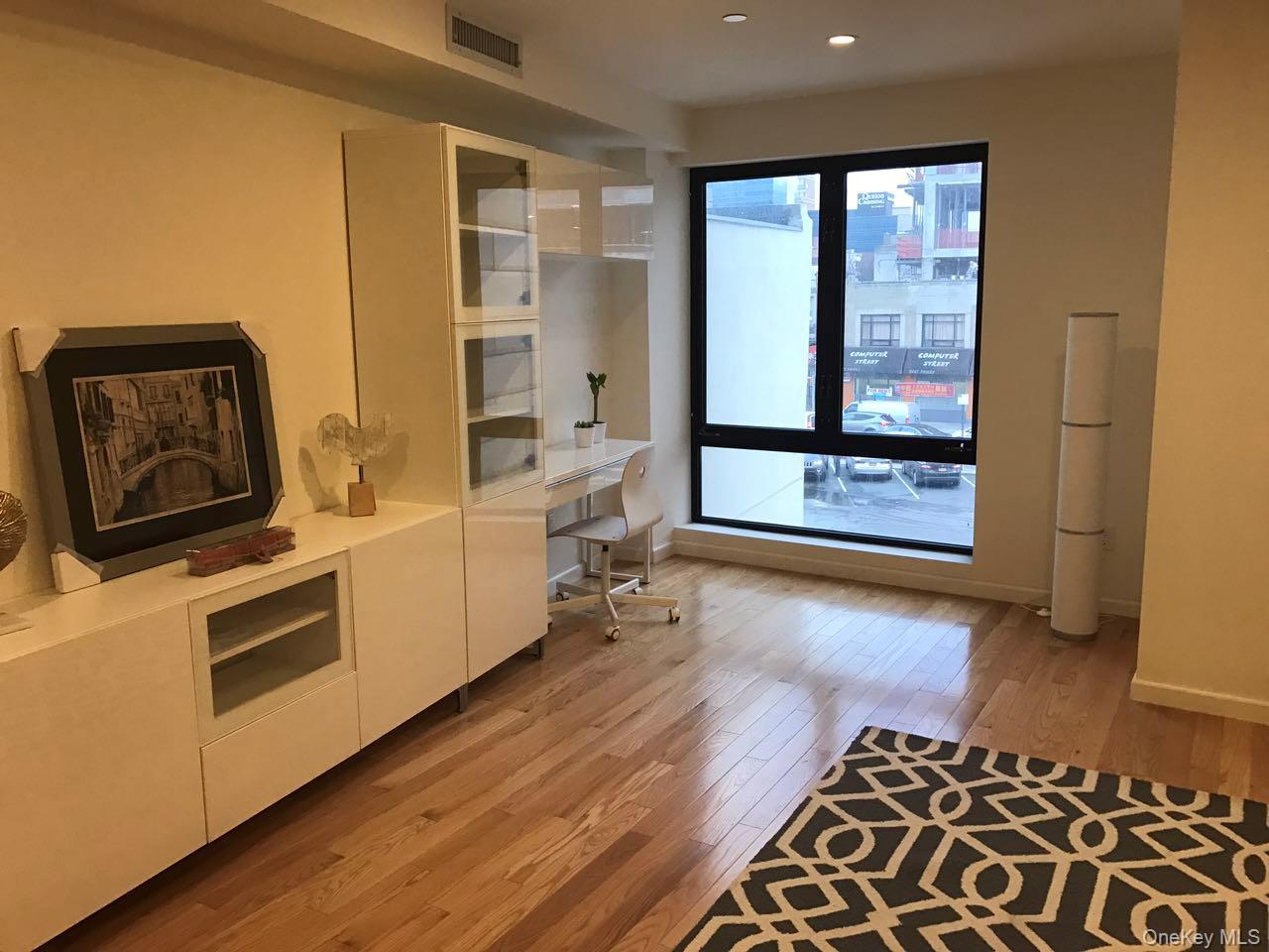 #4 photo, 135-17 Northern Boulevard, Flushing , NY 11354