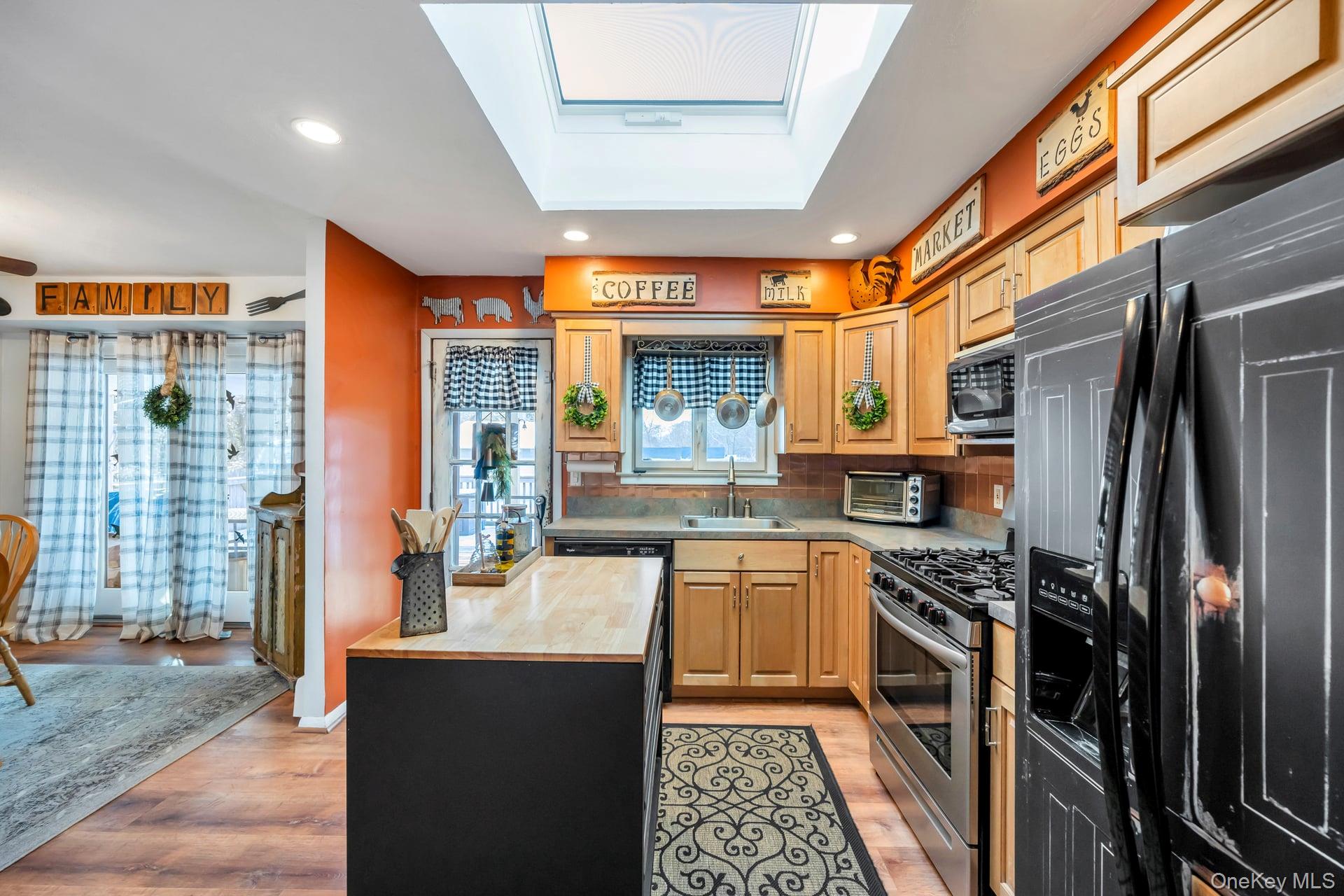 #17 photo, 110 Dare Road, 롱 아일랜드 Selden , NY 11784