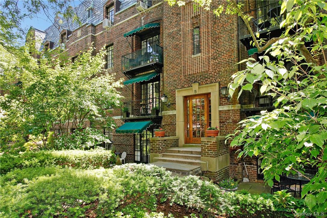 #14 photo, 20 N Broadway, White Plains , NY 10601