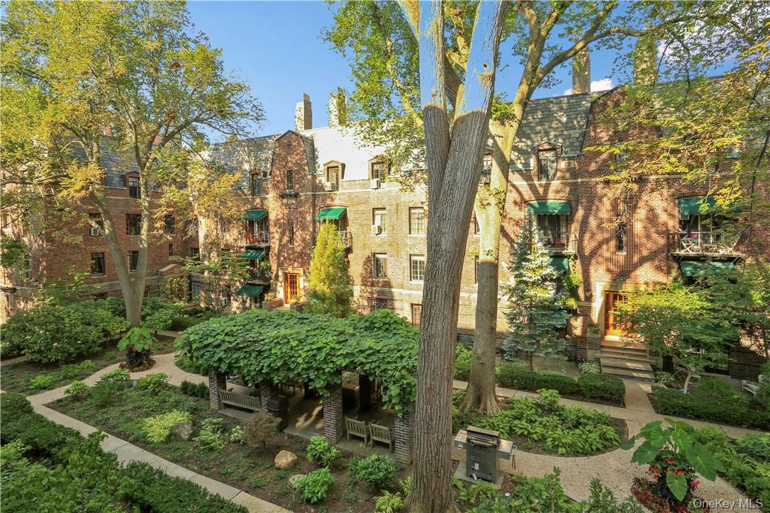 #16 photo, 20 N Broadway, White Plains , NY 10601