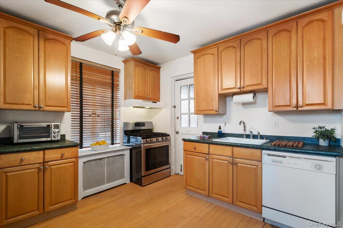 #5 photo, 20 N Broadway, White Plains , NY 10601