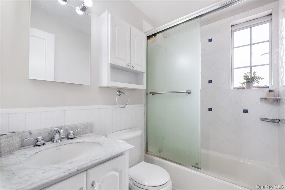 #8 photo, 20 N Broadway, White Plains , NY 10601