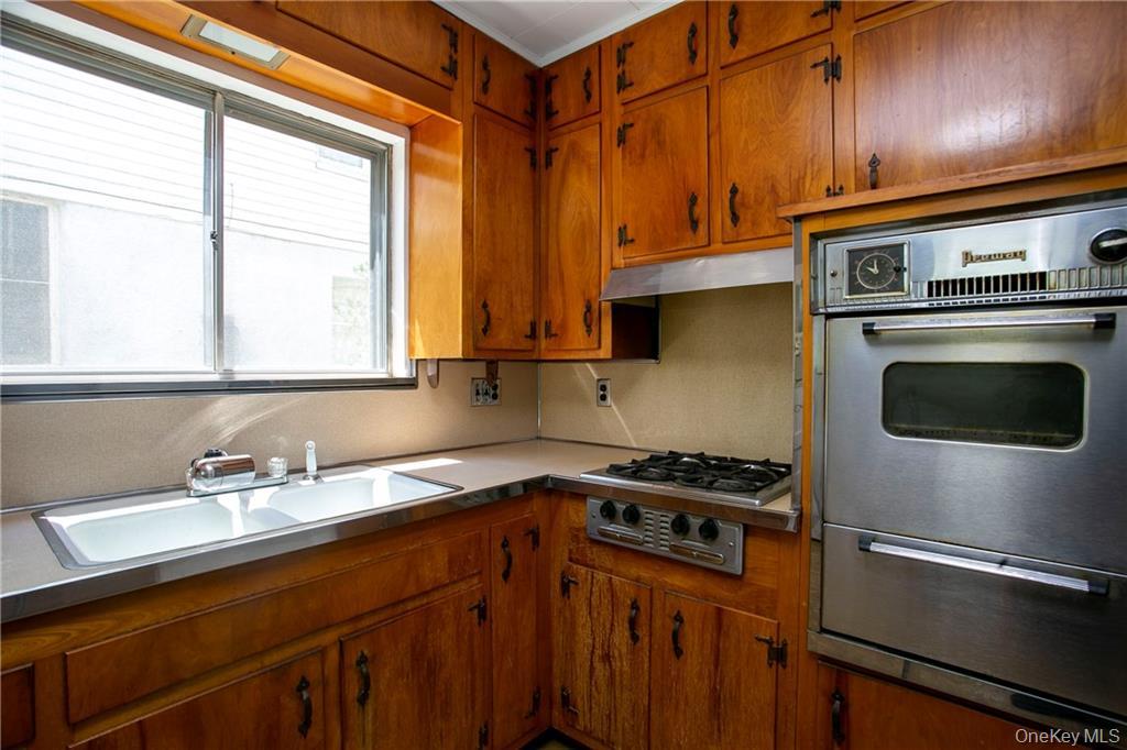 #4 photo, 72 Park ave Terrace, Yonkers , NY 10703