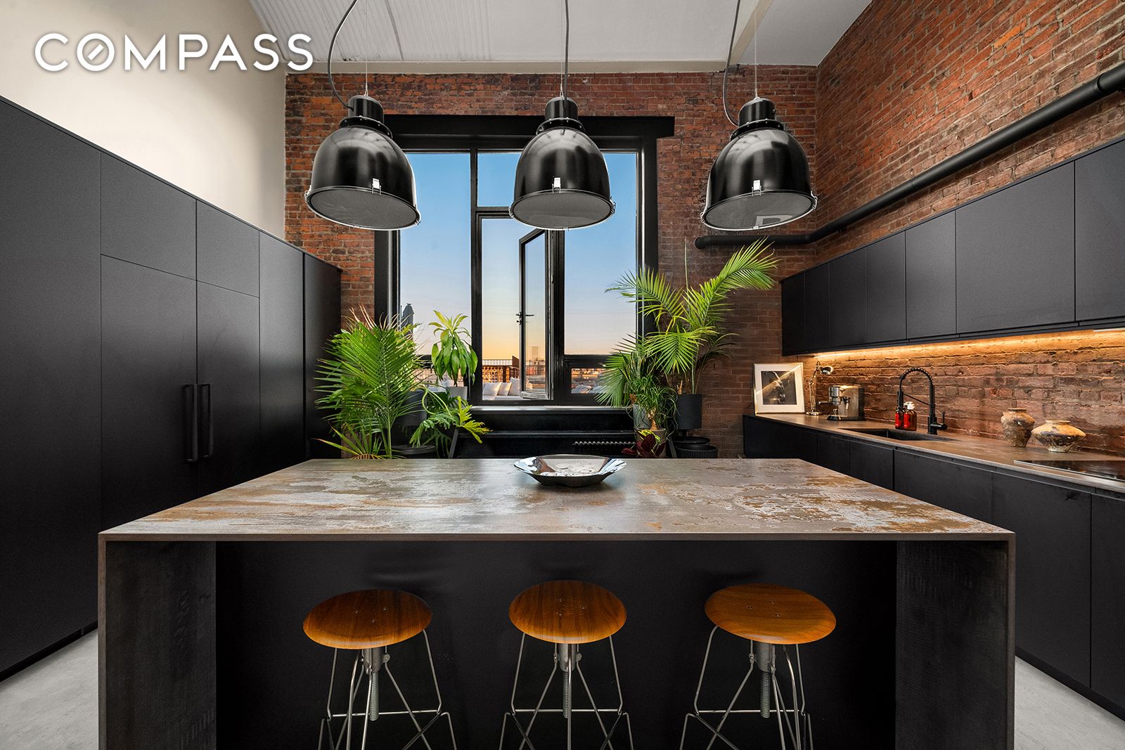 #1 photo, 1196 Metropolitan Avenue, ब्रुकलीन East Williamsburg , NY 11237