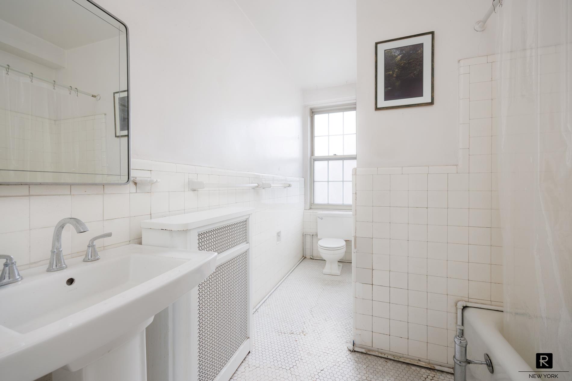 #5 photo, 41 5th Avenue, Greenwich Village , NY 10003