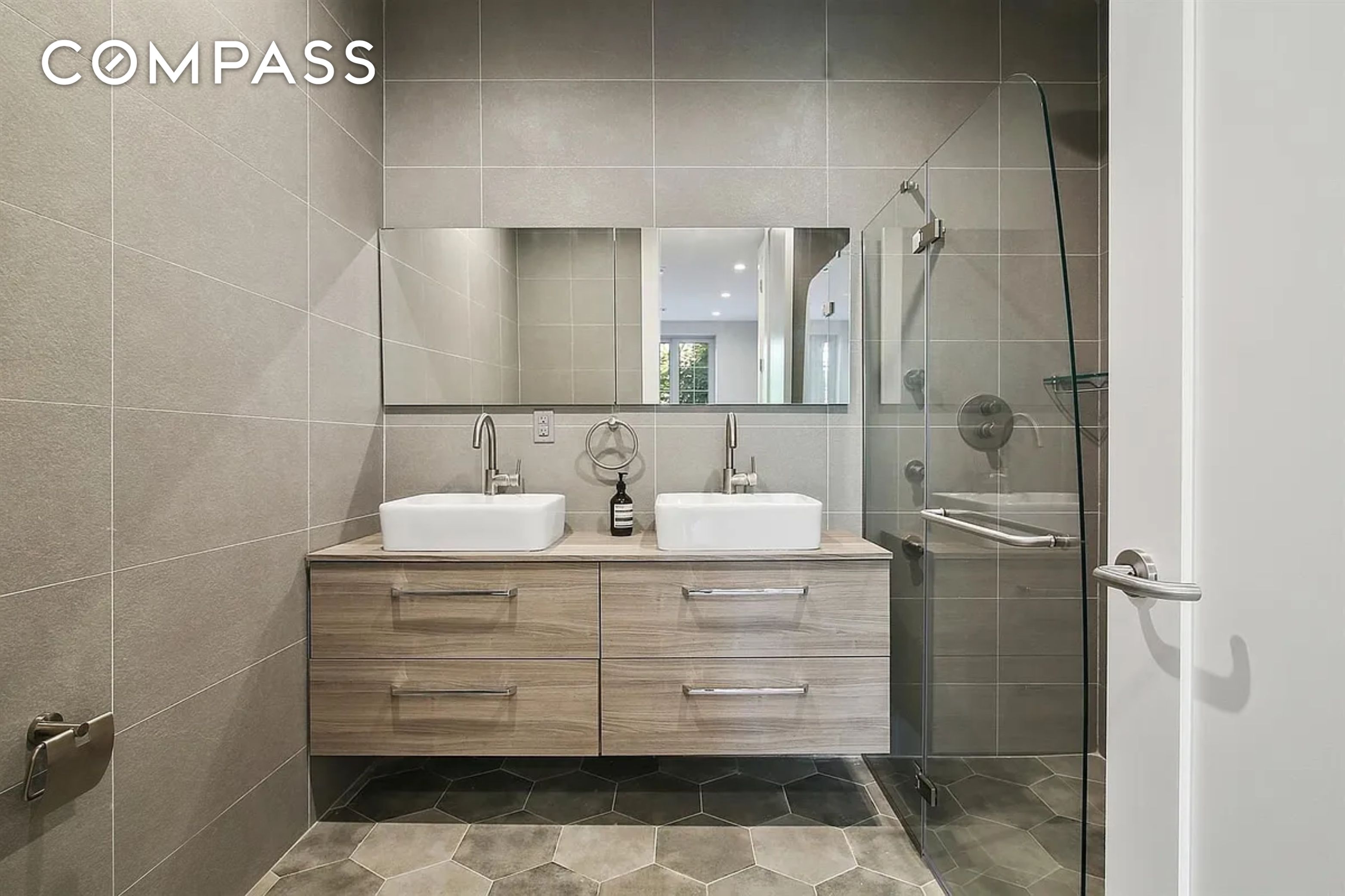 #7 photo, 132 Cambridge Place, הברונקס Clinton Hill , NY 11238