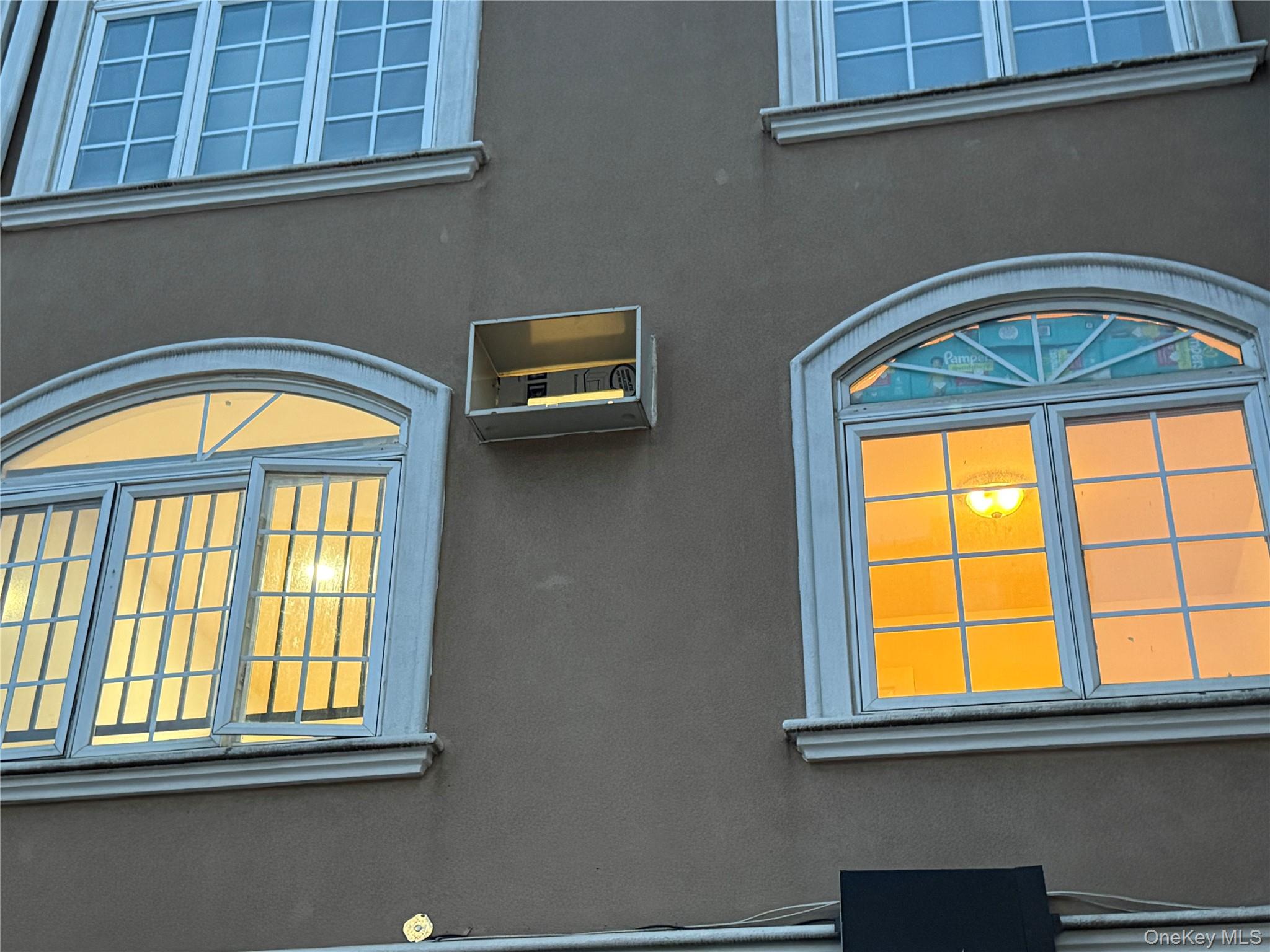 #13 photo, 176-6 Jamaica Avenue Street, Jamaica , NY 11432