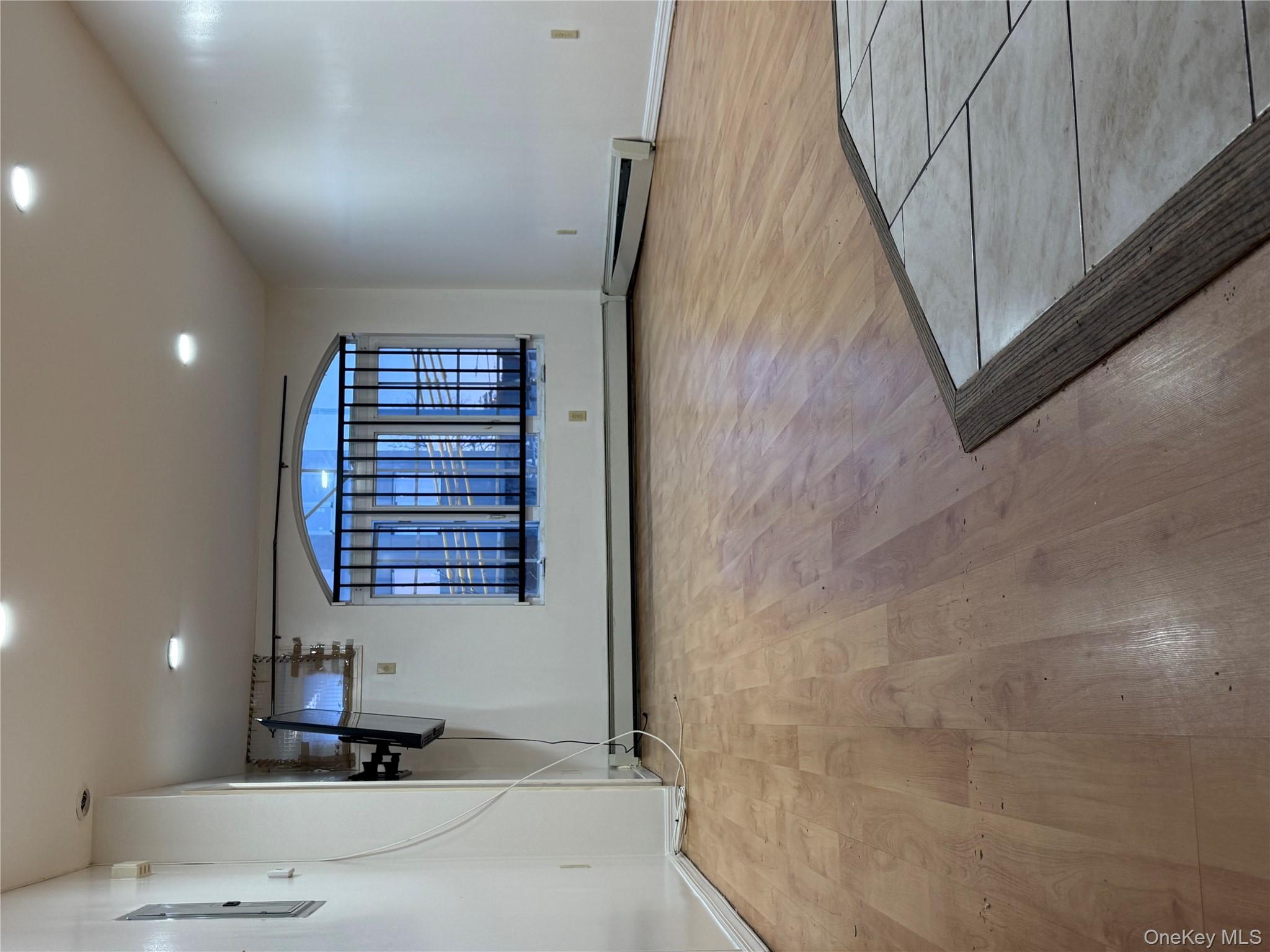 #6 photo, 176-6 Jamaica Avenue Street, Jamaica , NY 11432